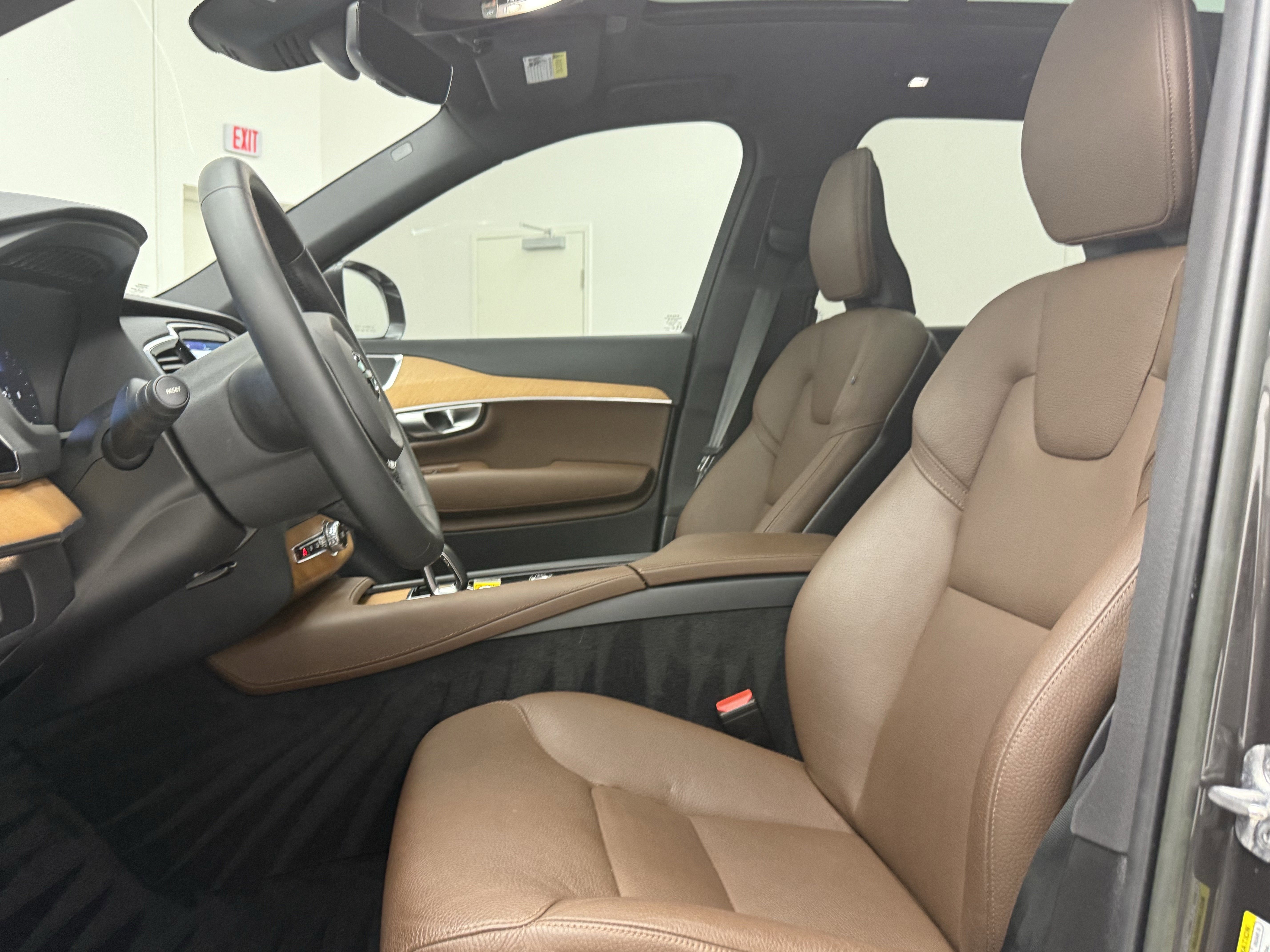 Certified 2023 Volvo XC90 B6 Plus w/ Protection Package Premier AWD/4WD image 13