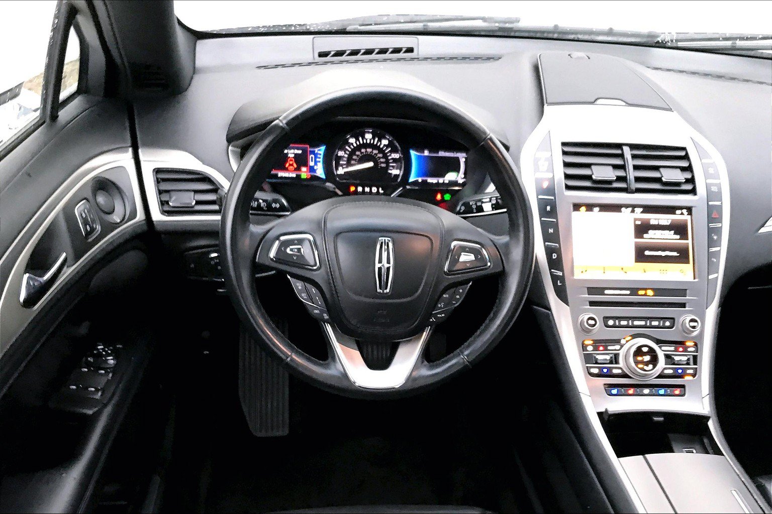 Used 2017 Lincoln MKZ Reserve w/ Technology Package FWD image 5