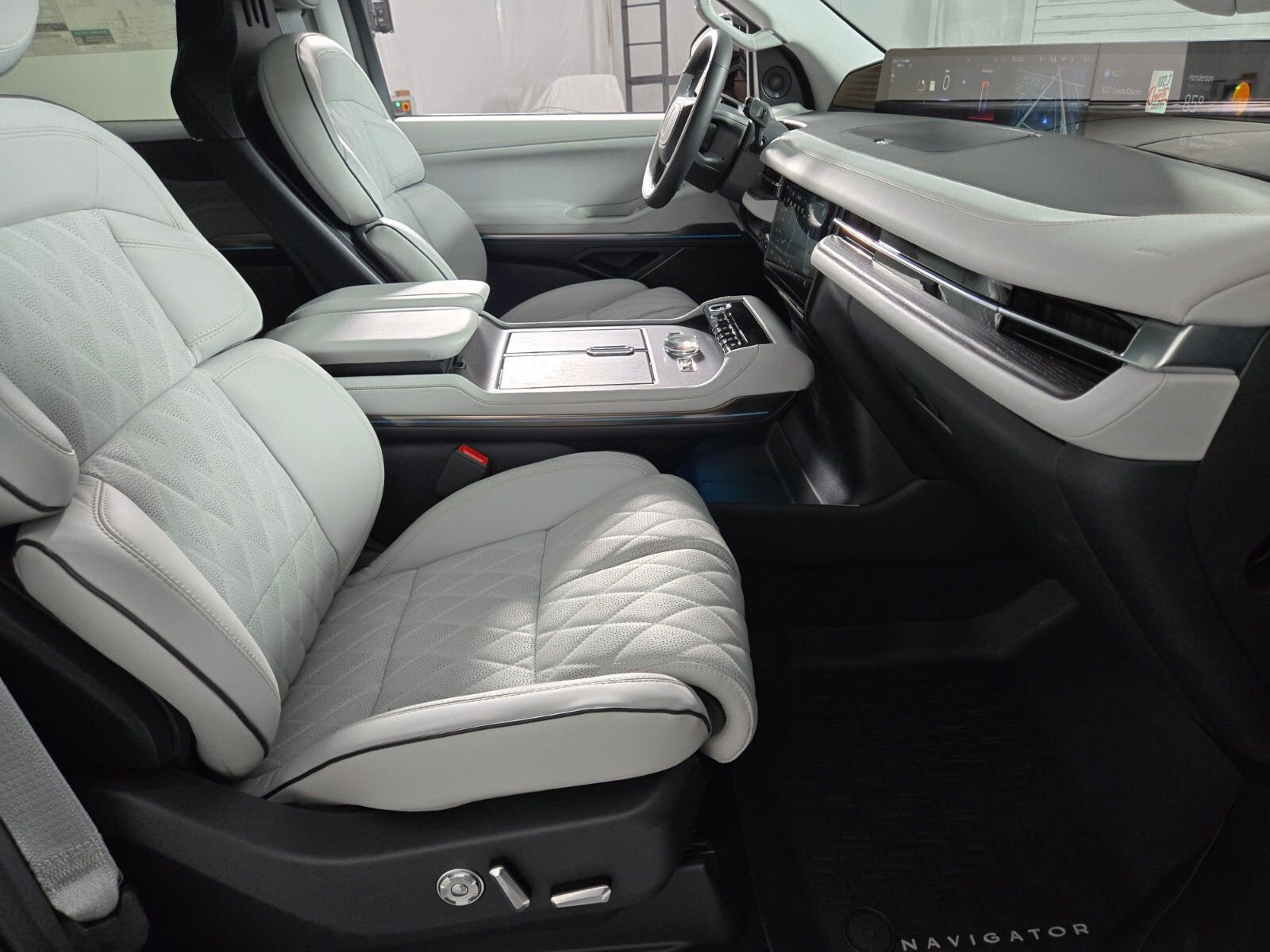 New 2026 Lincoln Navigator L Black Label w/ Black Label Special Edition image 20