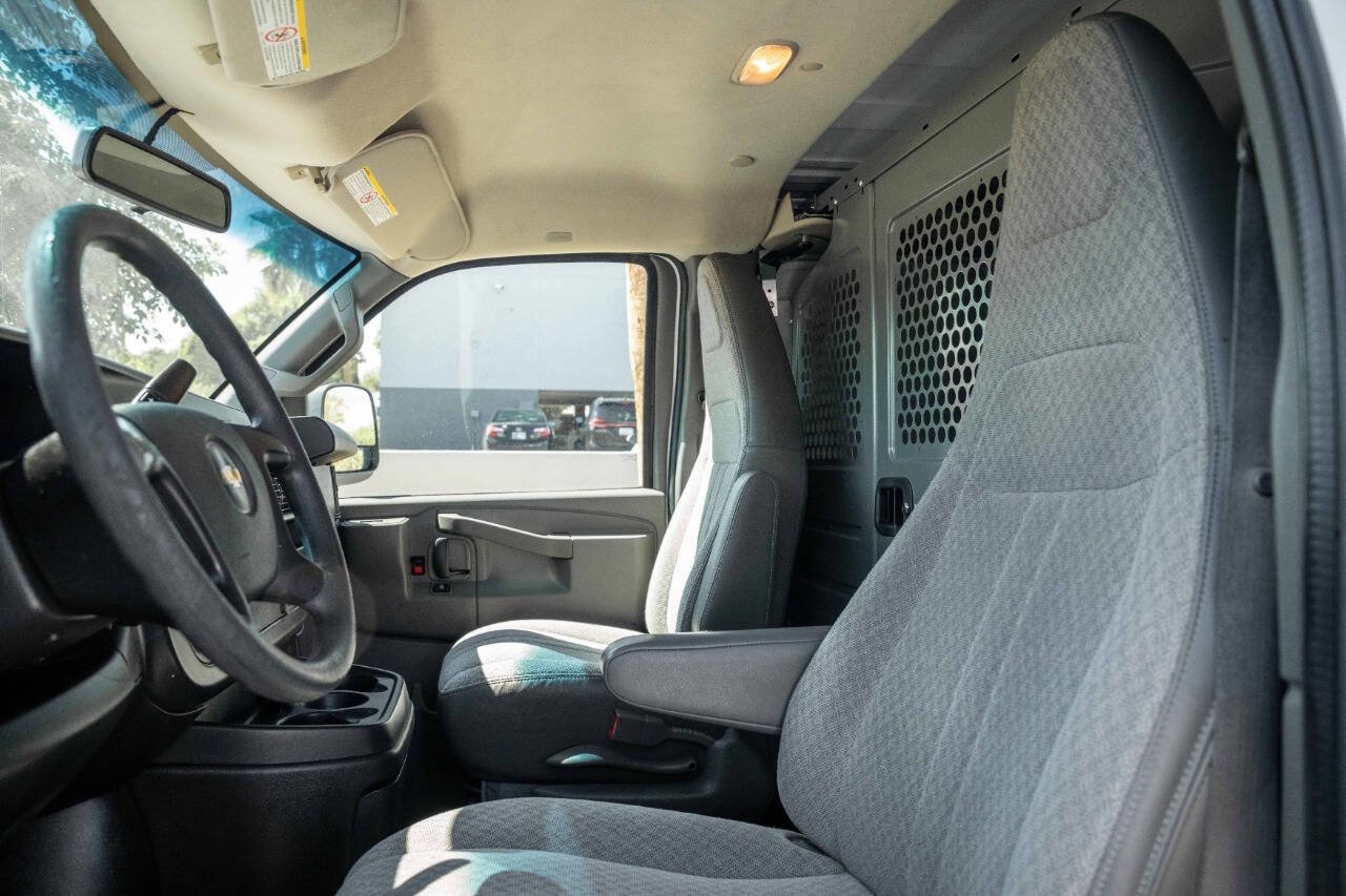 Used 2016 Chevrolet Express 2500 image 10