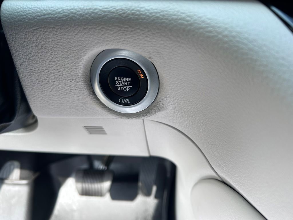 Used 2022 Chrysler Pacifica Limited FWD image 26