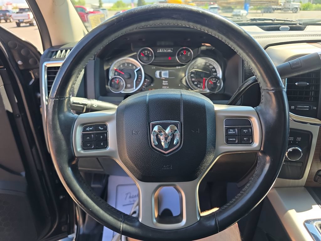Used 2015 RAM 2500 Laramie w/ Black Appearance Group AWD/4WD image 17