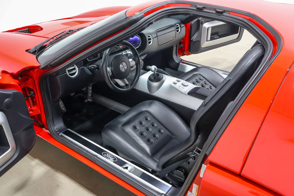 Used 2005 Ford GT image 28