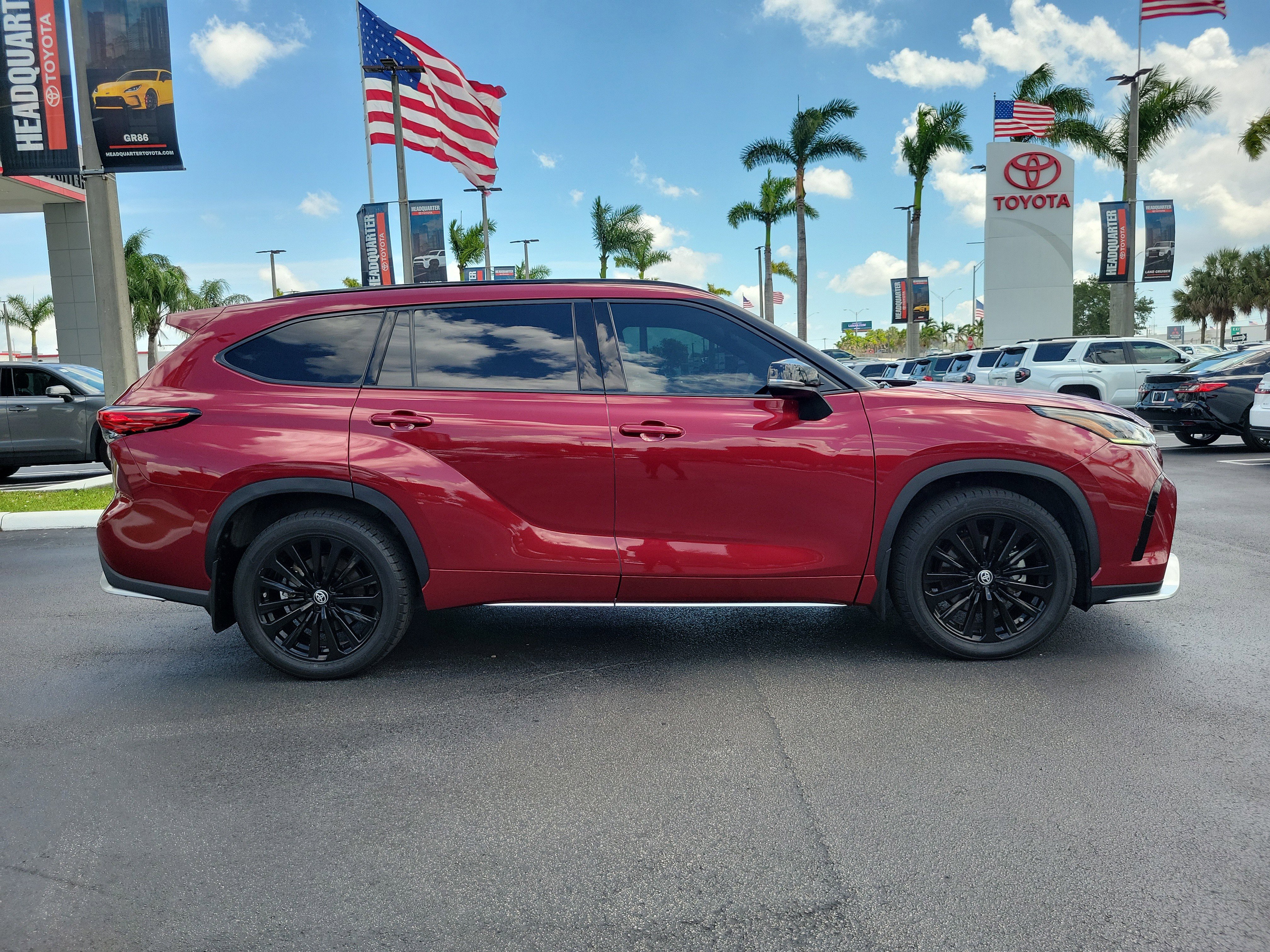 Used 2023 Toyota Highlander XSE FWD image 13