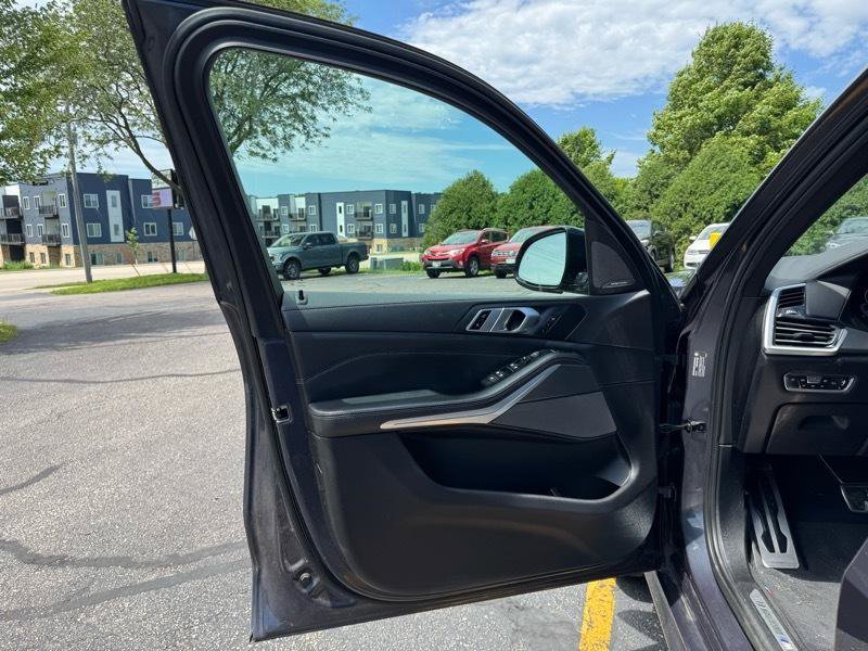 Used 2020 BMW X5 xDrive40i w/ M Sport Package AWD/4WD image 12