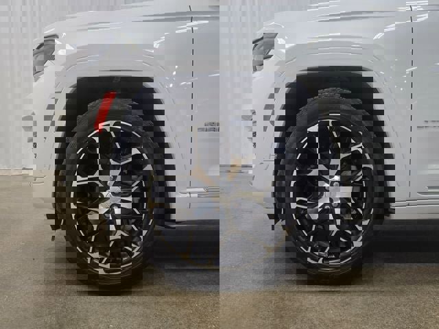 New 2025 Jeep Grand Cherokee Summit image 22