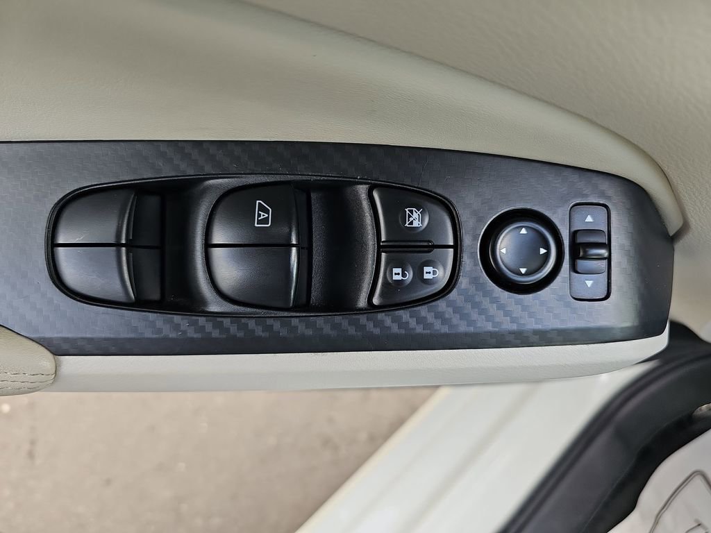 Used 2025 Nissan Altima 2.5 SV image 30