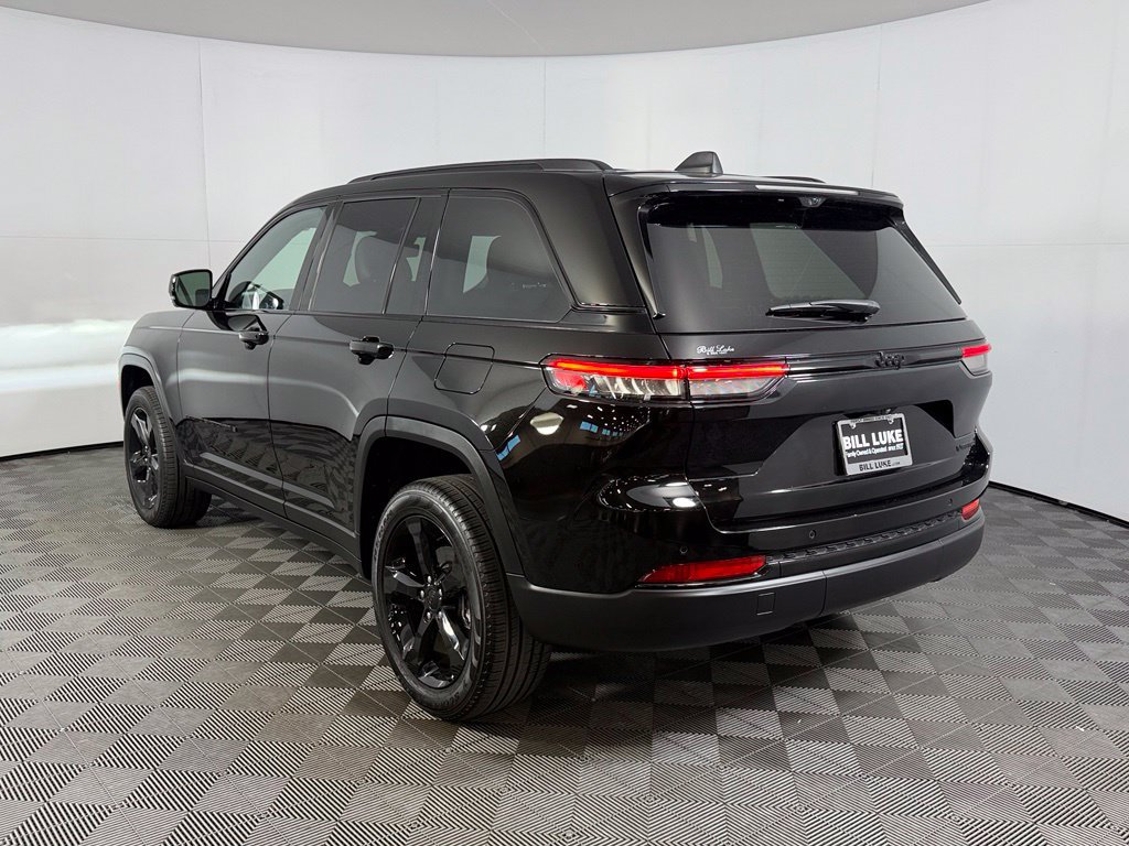 Certified 2025 Jeep Grand Cherokee Limited w/ Luxury Tech Group II RWD image 7