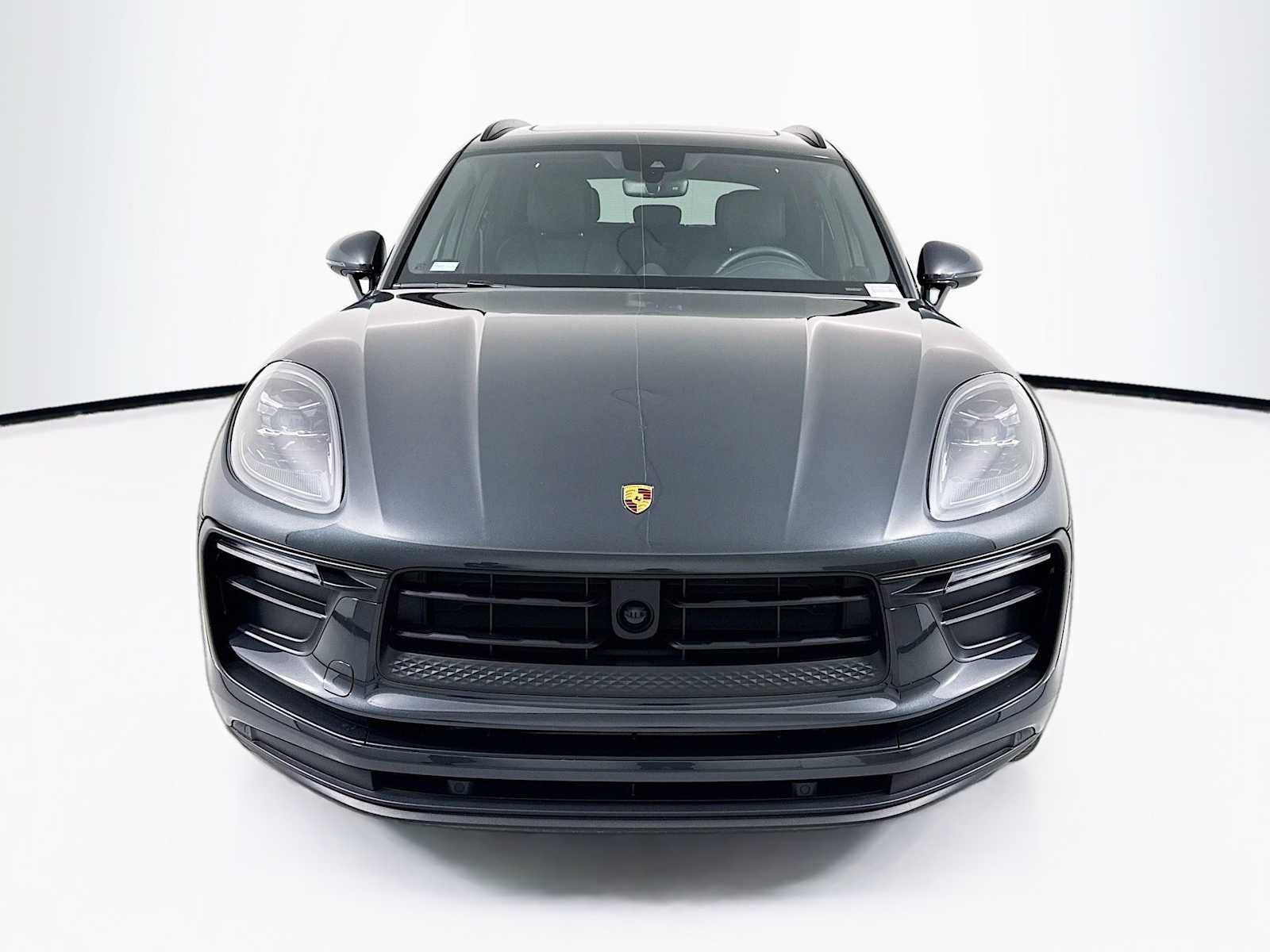 Certified 2025 Porsche Macan AWD/4WD image 6