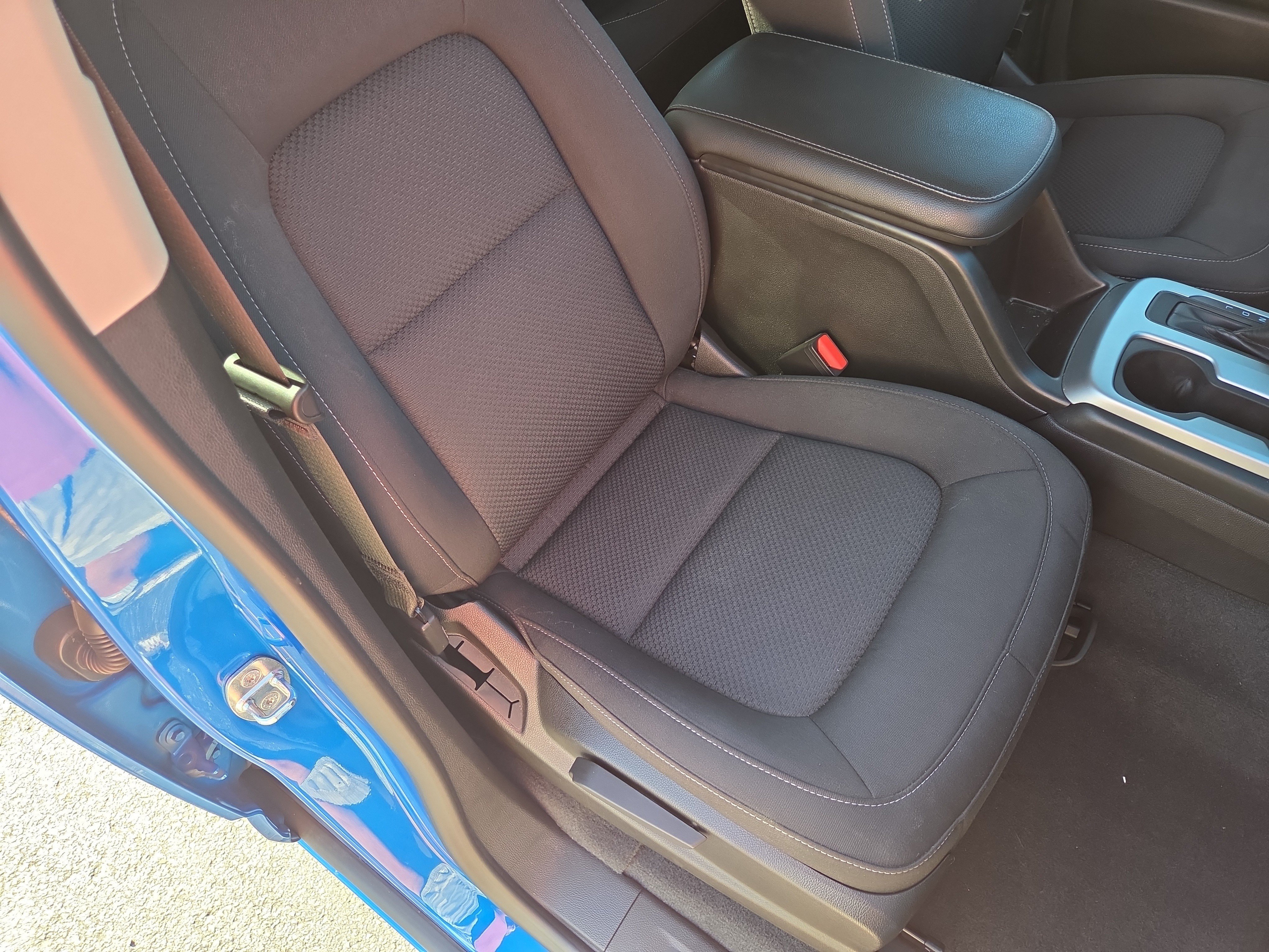 Used 2022 Chevrolet Colorado LT w/ Safety Package AWD/4WD image 17