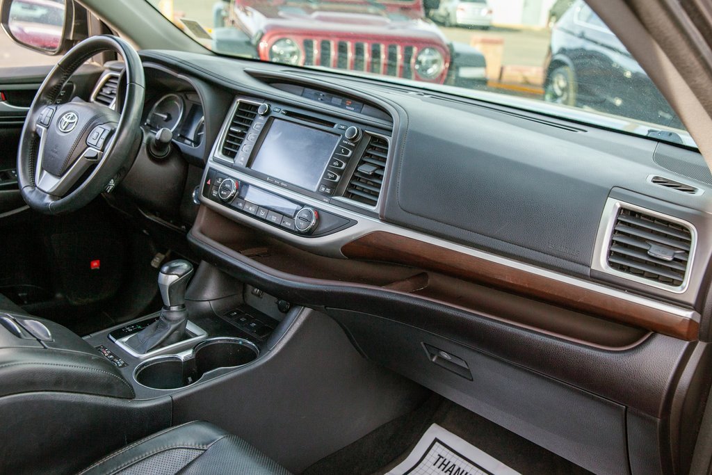 Used 2016 Toyota Highlander Limited image 11