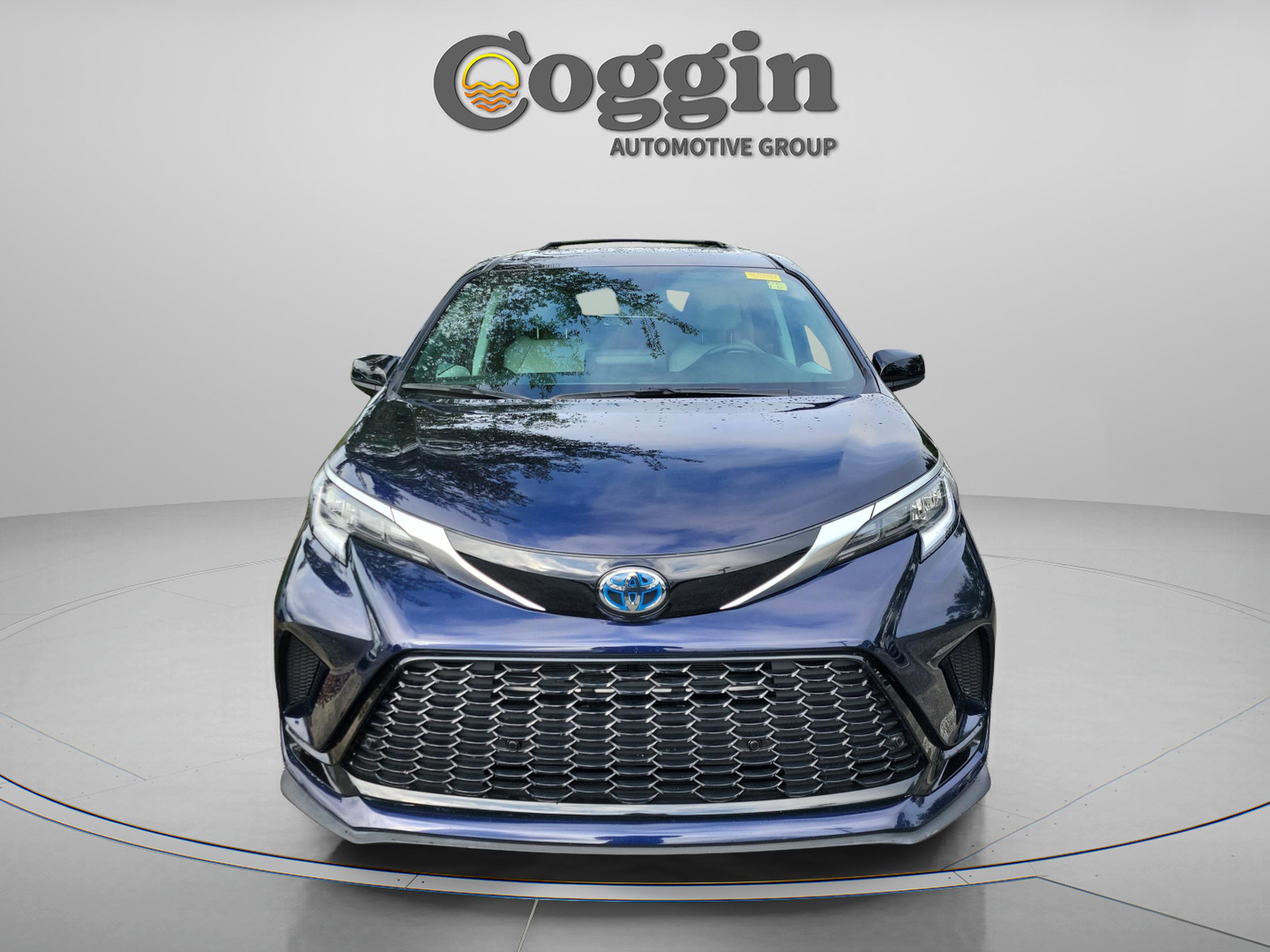 Certified 2024 Toyota Sienna XSE FWD image 9