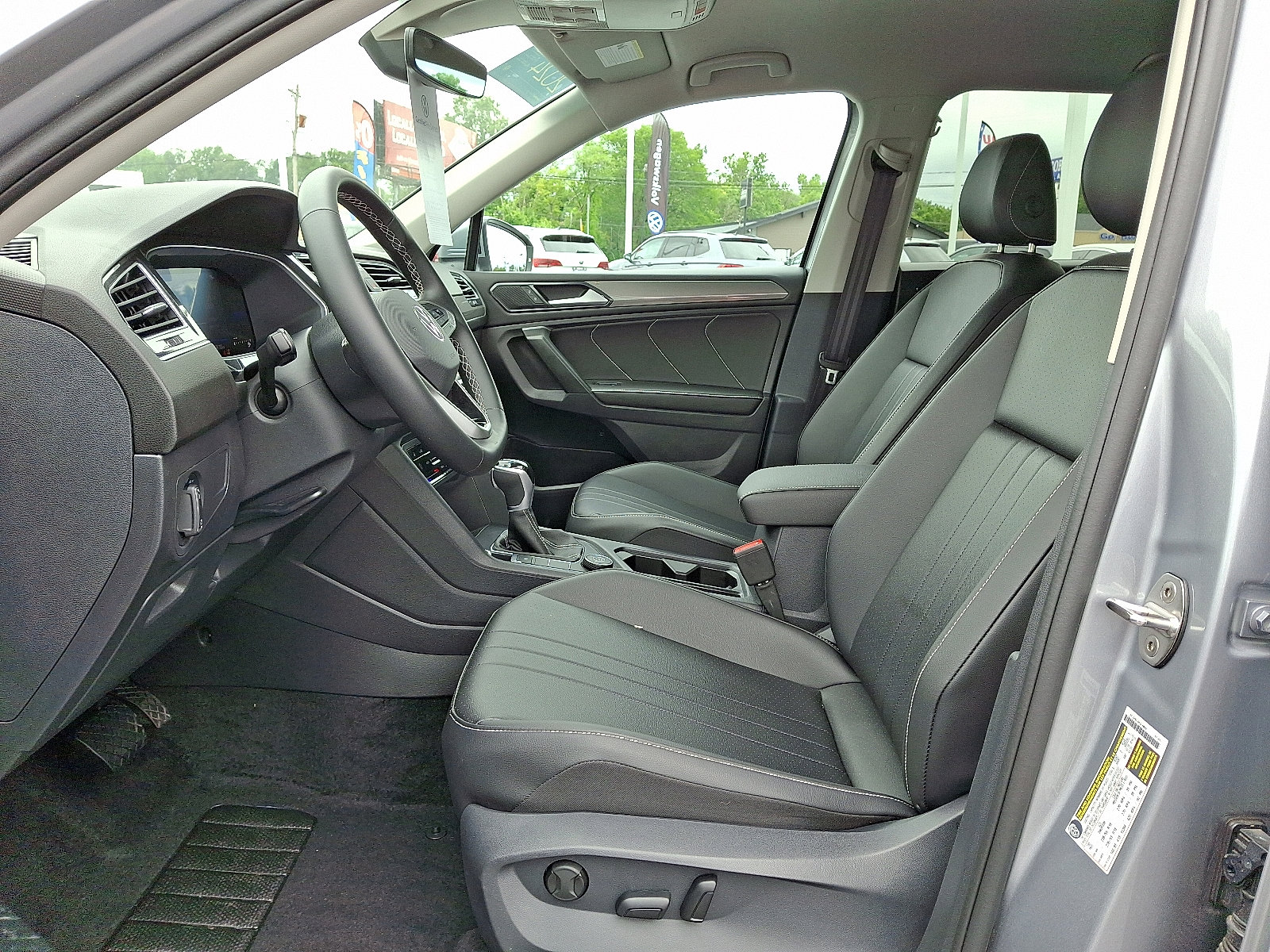 Certified 2024 Volkswagen Tiguan SE image 13