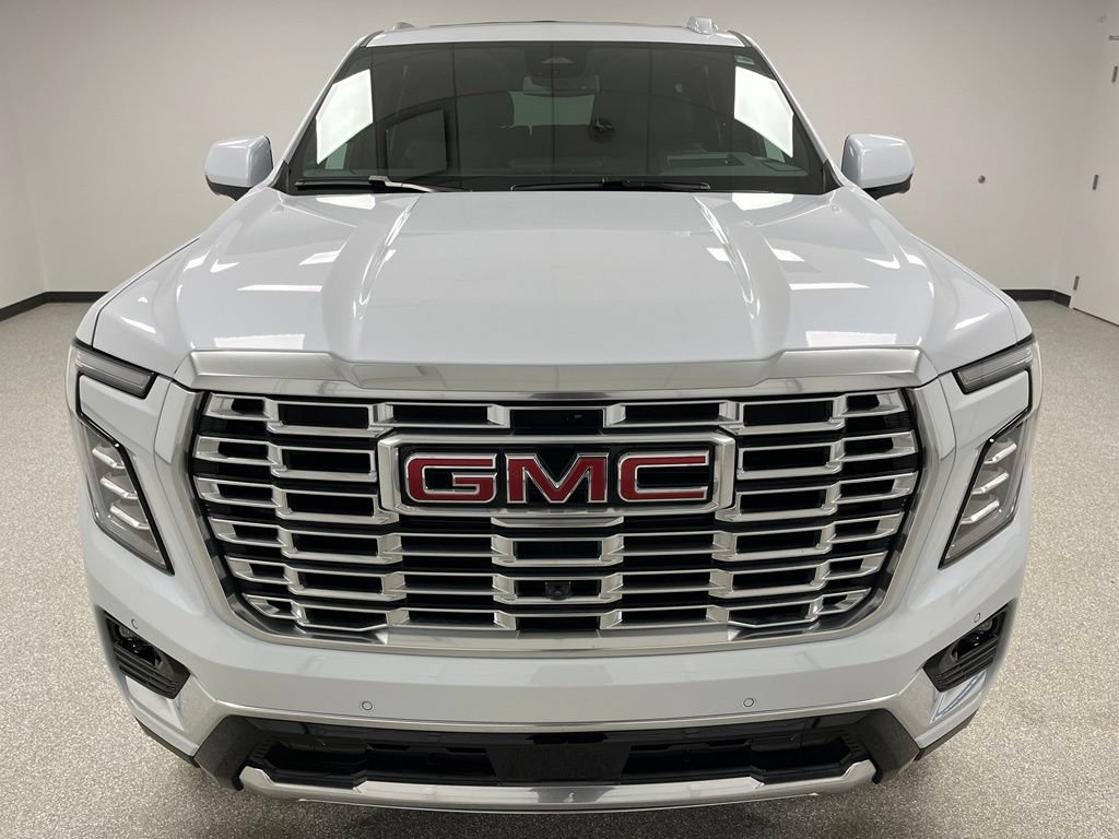 Used 2026 GMC Yukon Denali w/ Sun & Power Step Package AWD/4WD image 3