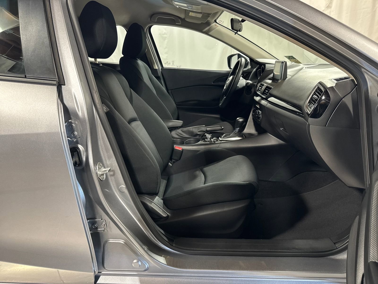 Used 2015 MAZDA MAZDA3 i Sport image 27