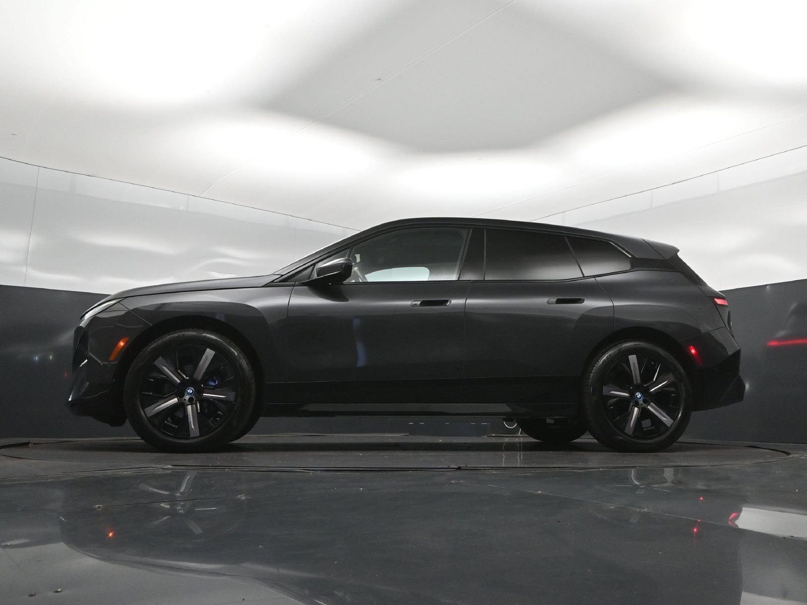 Certified 2024 BMW iX xDrive50 w/ Premium Package AWD/4WD image 39