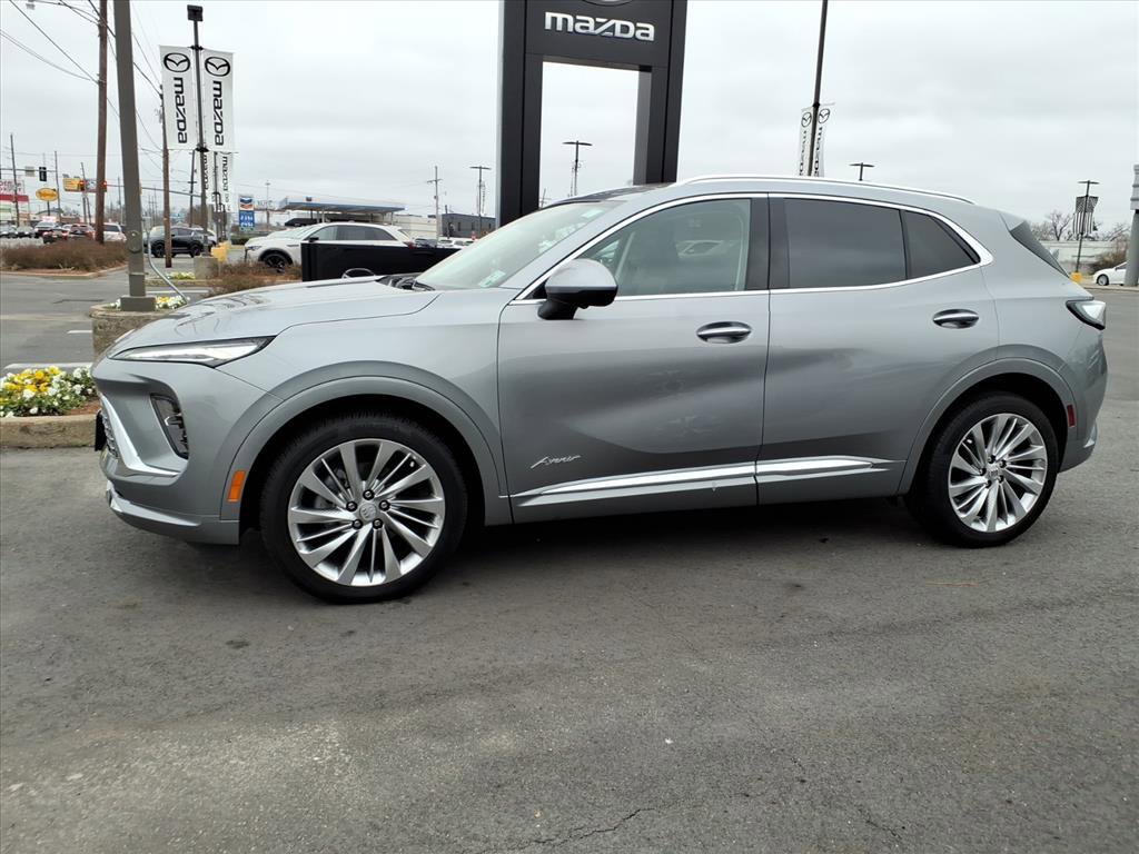 Used 2025 Buick Envision Avenir image 2