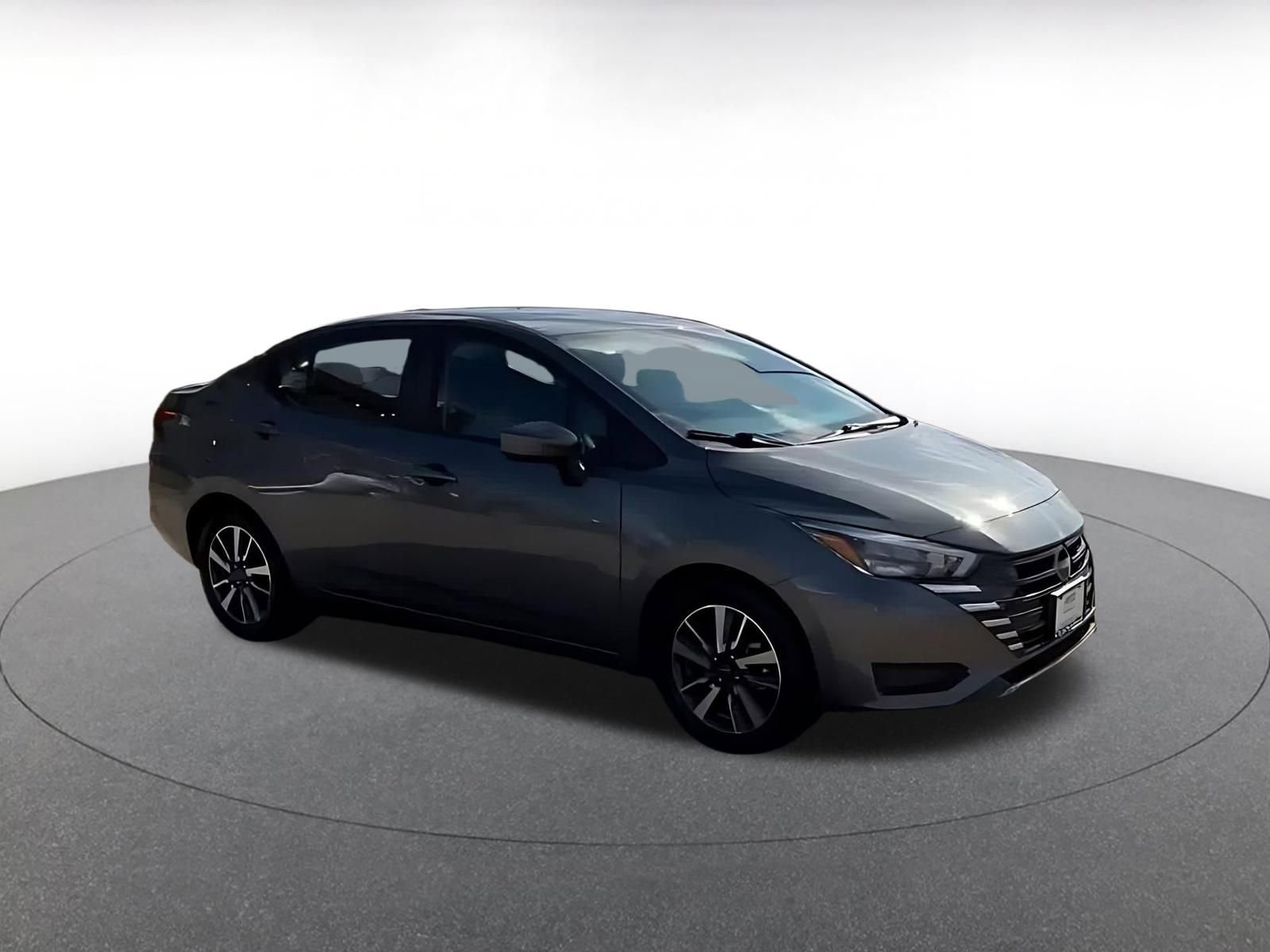 Used 2025 Nissan Versa SV image 2