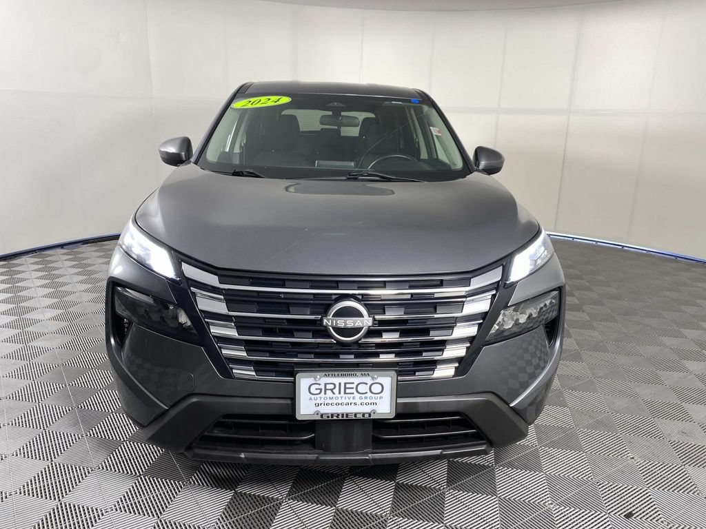 Used 2024 Nissan Rogue SV AWD/4WD image 3
