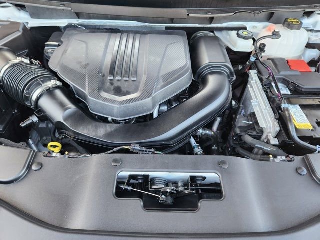 Used 2025 Chevrolet Traverse RS image 33