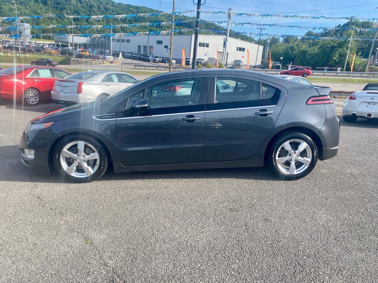 Used 2011 Chevrolet Volt Premium w/ Premium Trim Package FWD image 4