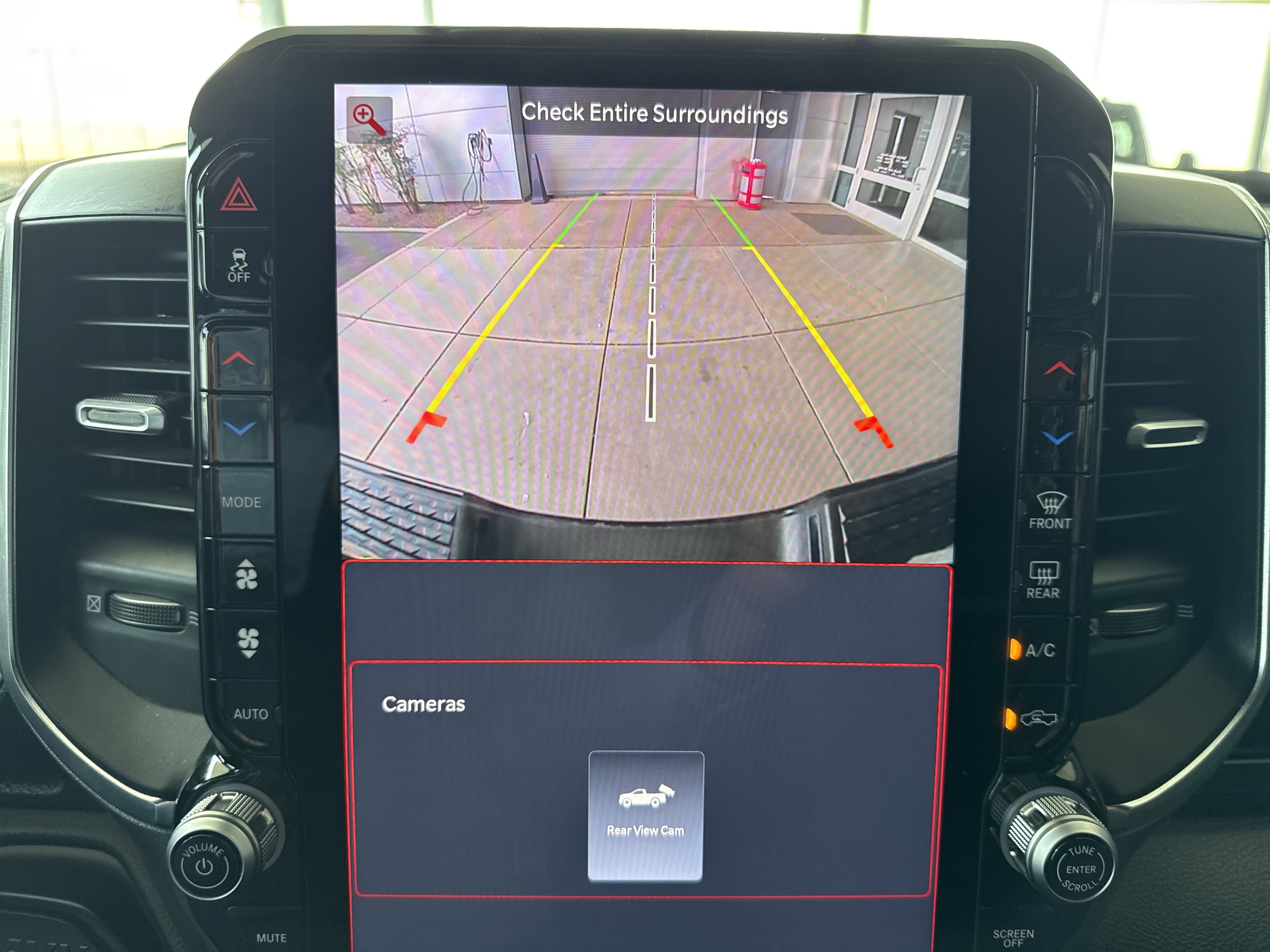 Used 2025 RAM 3500 Laramie image 33