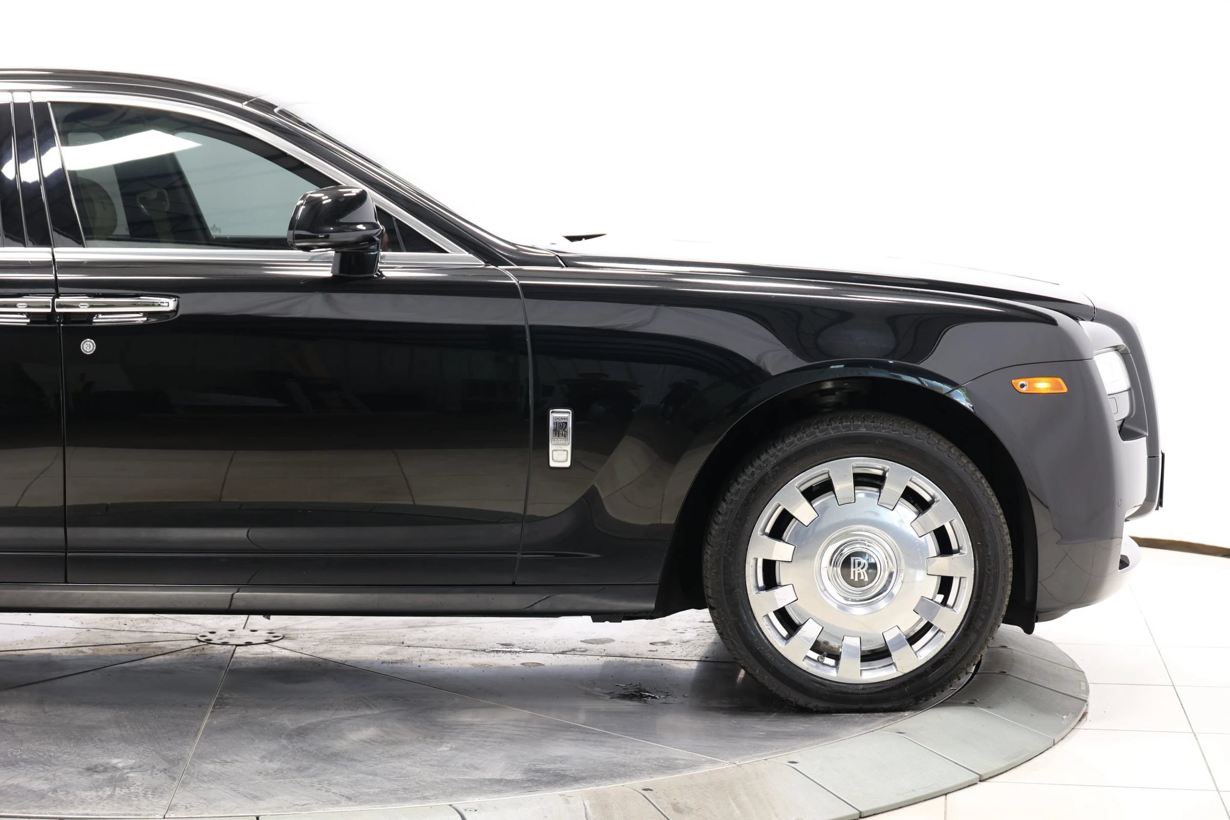 Used 2013 Rolls-Royce Ghost RWD image 93