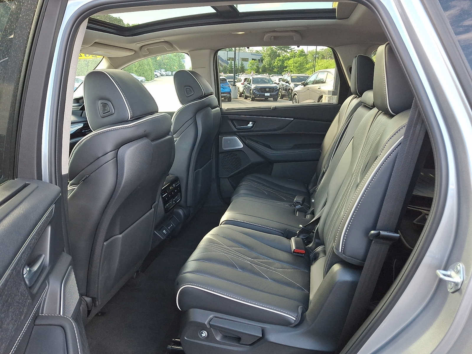 Certified 2026 Acura MDX w/ Advance Package AWD/4WD image 10