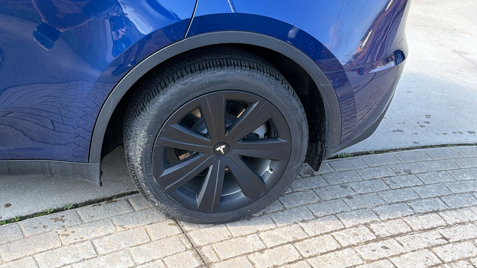 Used 2023 Tesla Model Y Long Range image 12