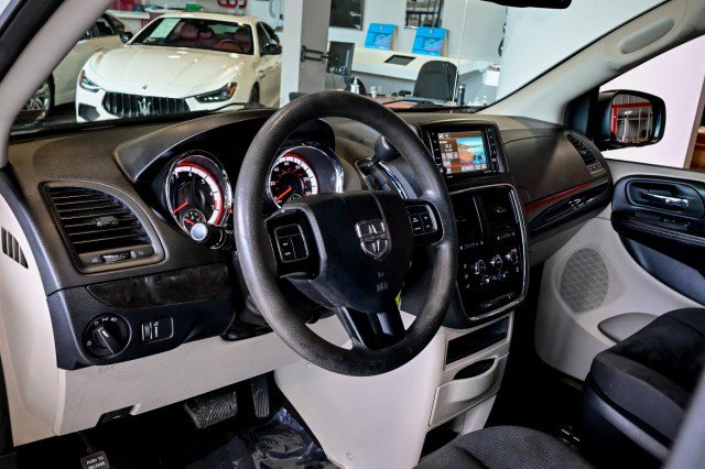 Used 2019 Dodge Grand Caravan SE FWD image 14