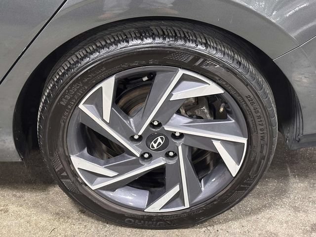 Used 2025 Hyundai Elantra SEL FWD image 14