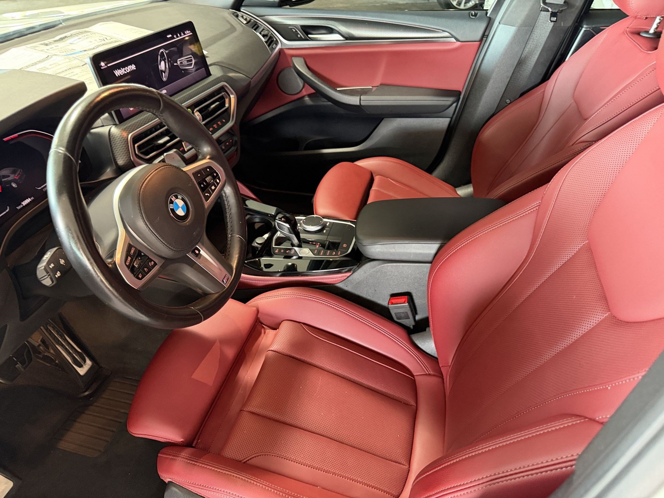 Used 2023 BMW X4 xDrive30i w/ M Sport Package AWD/4WD image 4