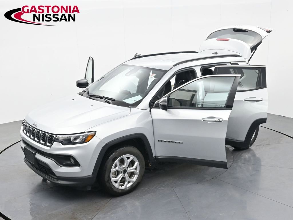 Used 2025 Jeep Compass Latitude AWD/4WD image 40