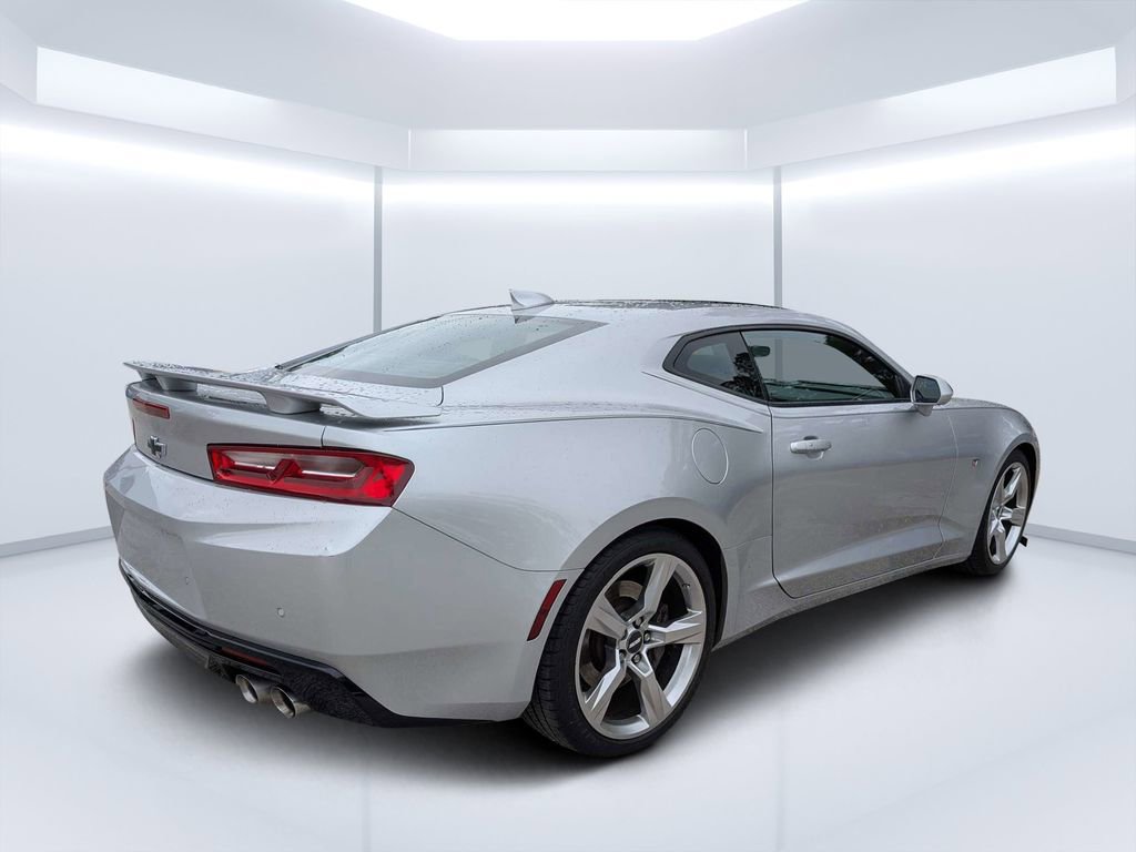 Used 2018 Chevrolet Camaro SS RWD image 3