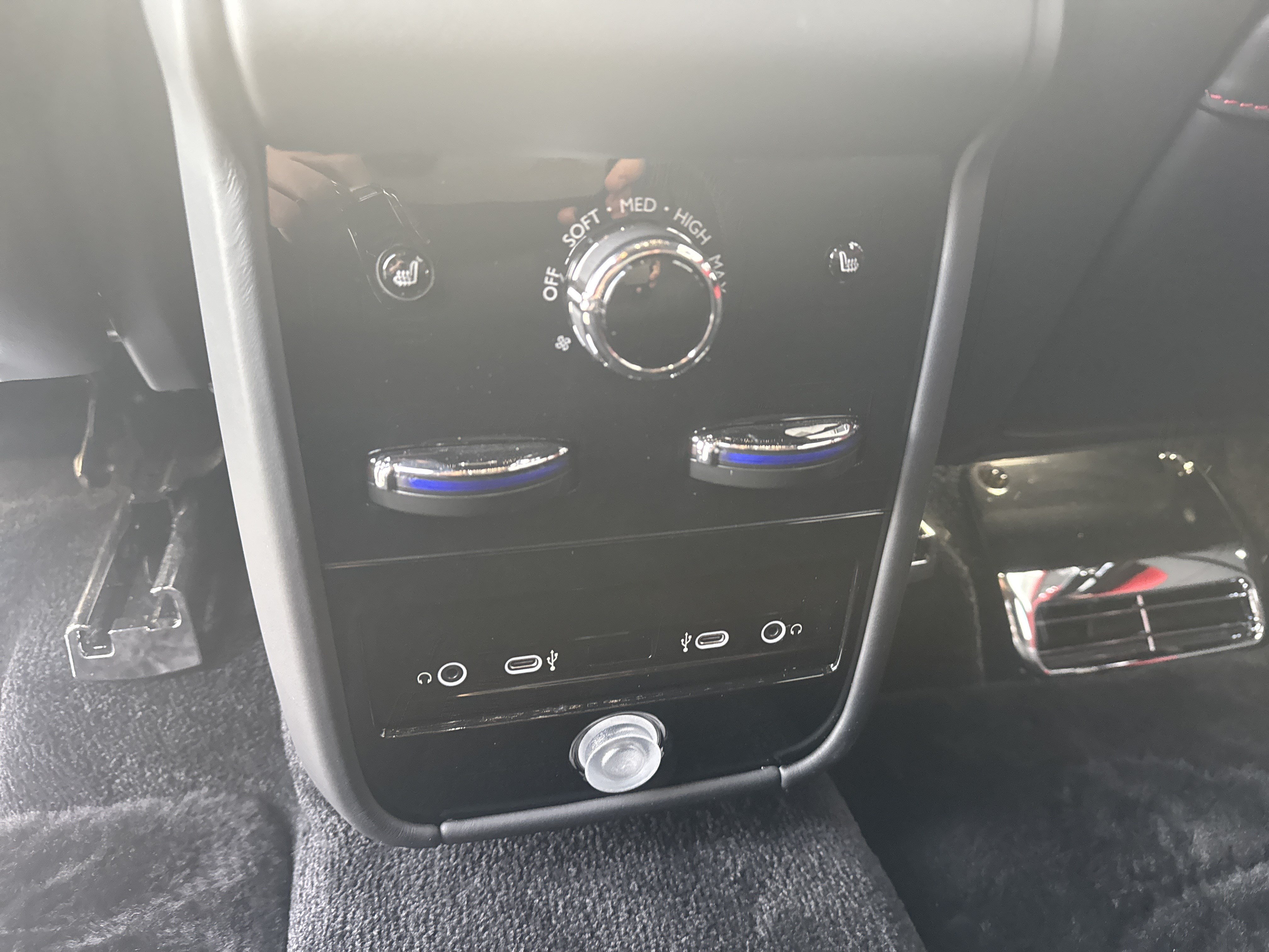 Certified 2025 Rolls-Royce Cullinan AWD/4WD image 48
