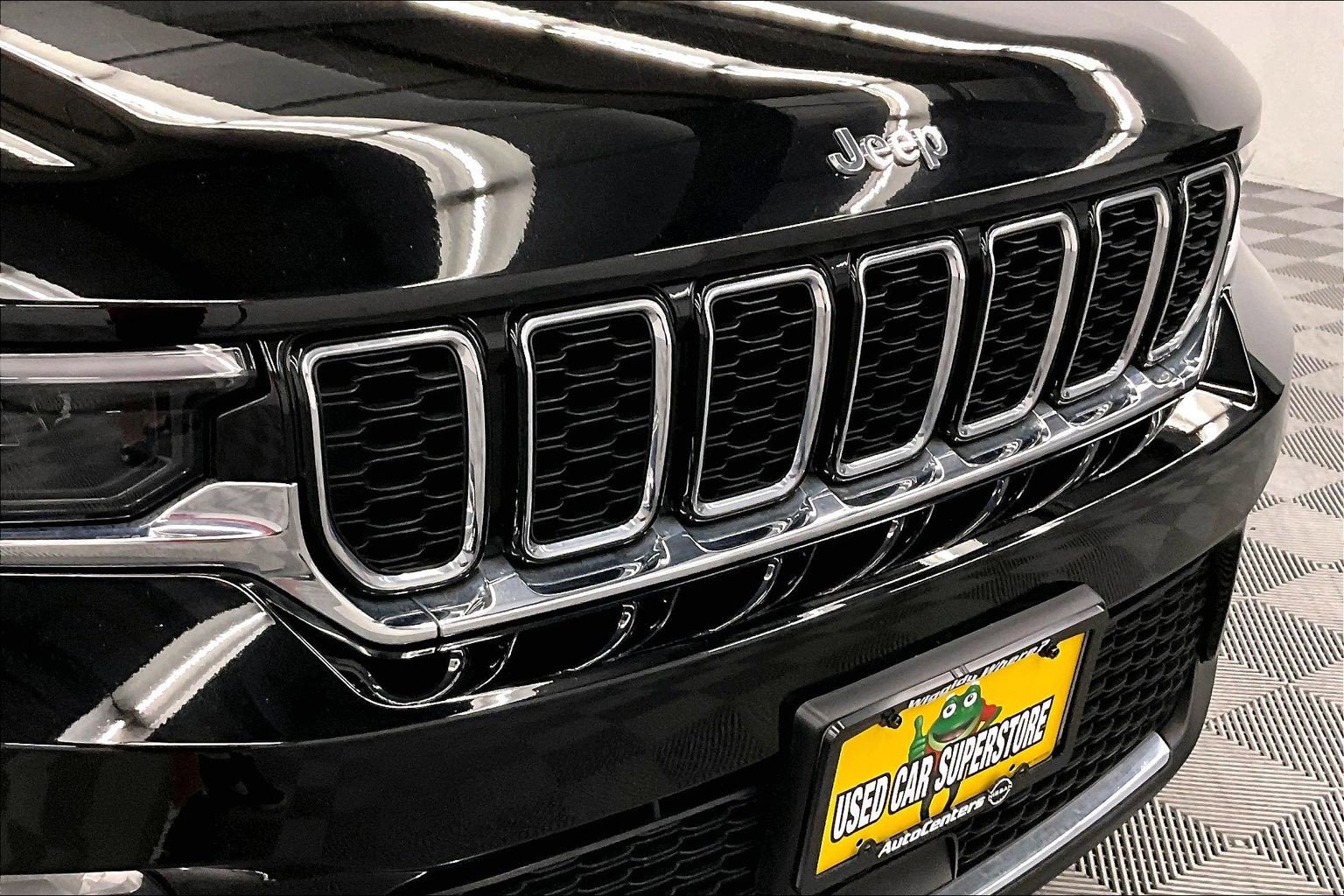 Used 2023 Jeep Grand Cherokee Limited AWD/4WD image 34