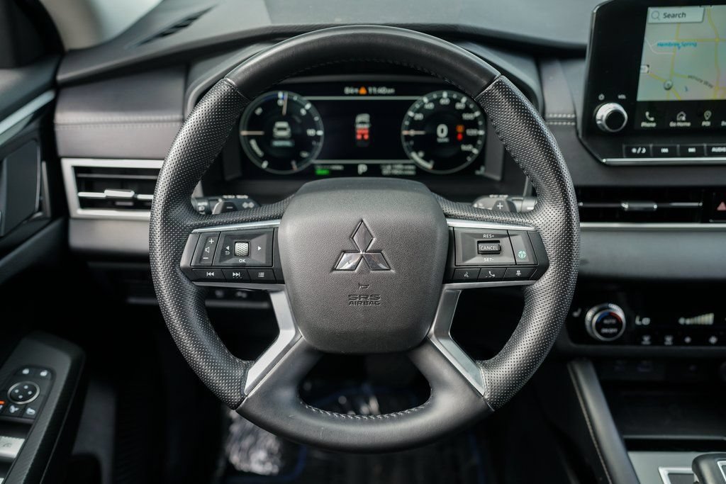 Used 2023 Mitsubishi Outlander LE AWD/4WD image 29