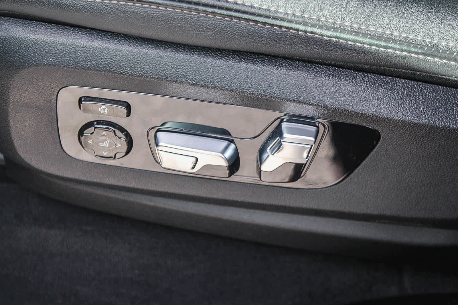 Used 2024 BMW X5 M60i AWD/4WD image 29