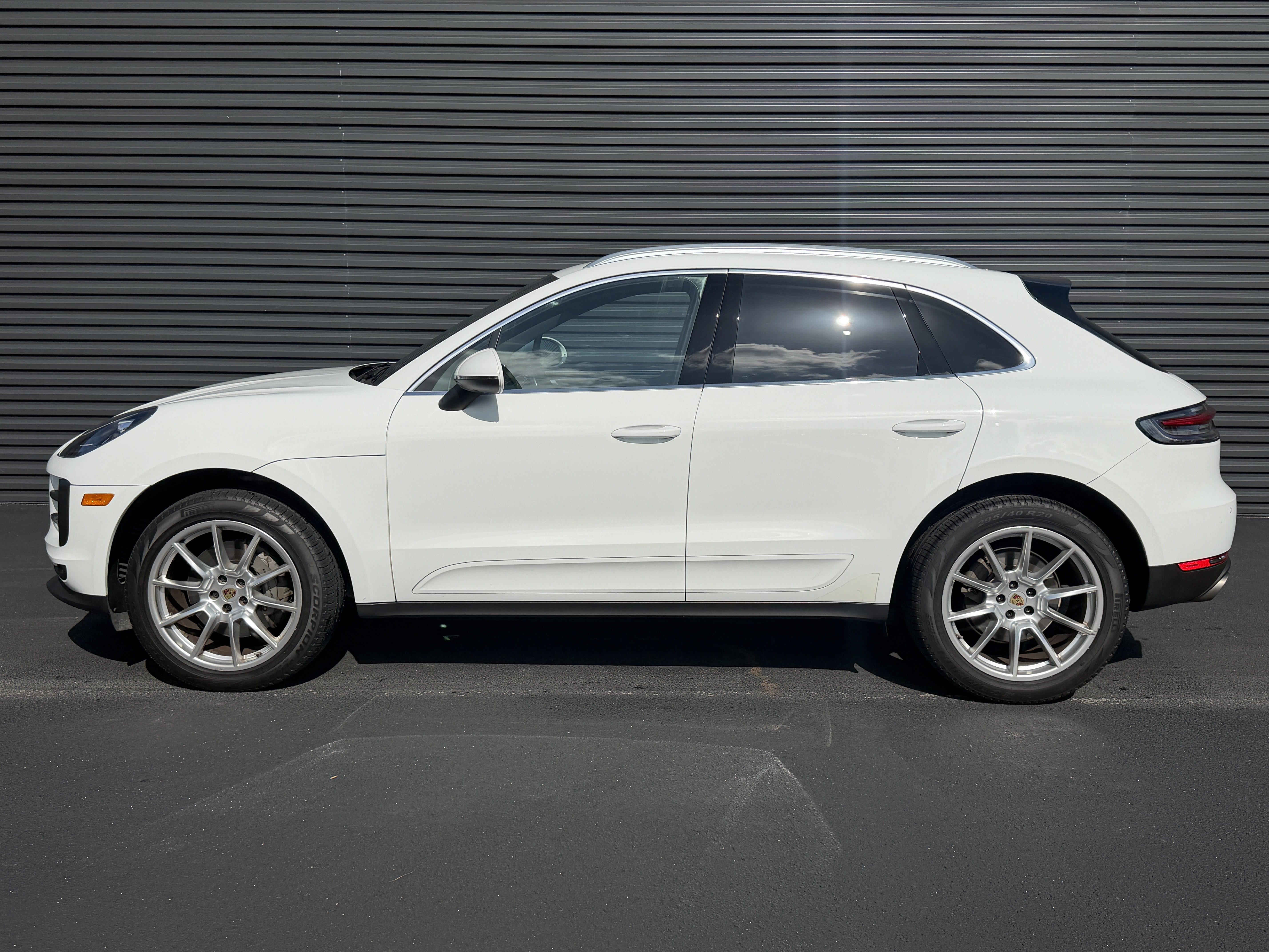 Used 2019 Porsche Macan S AWD/4WD image 2