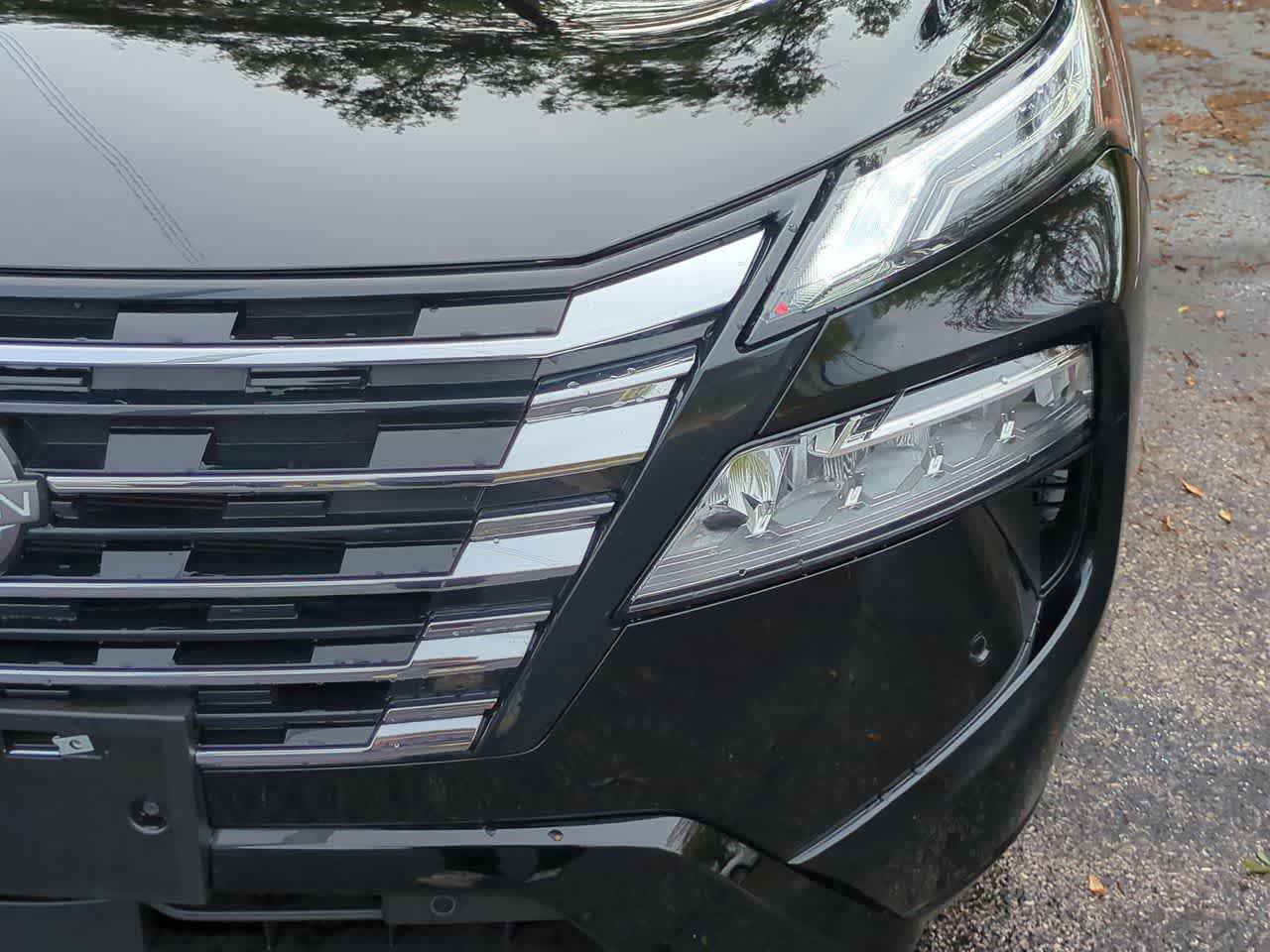 Used 2025 Nissan Rogue Platinum FWD image 11