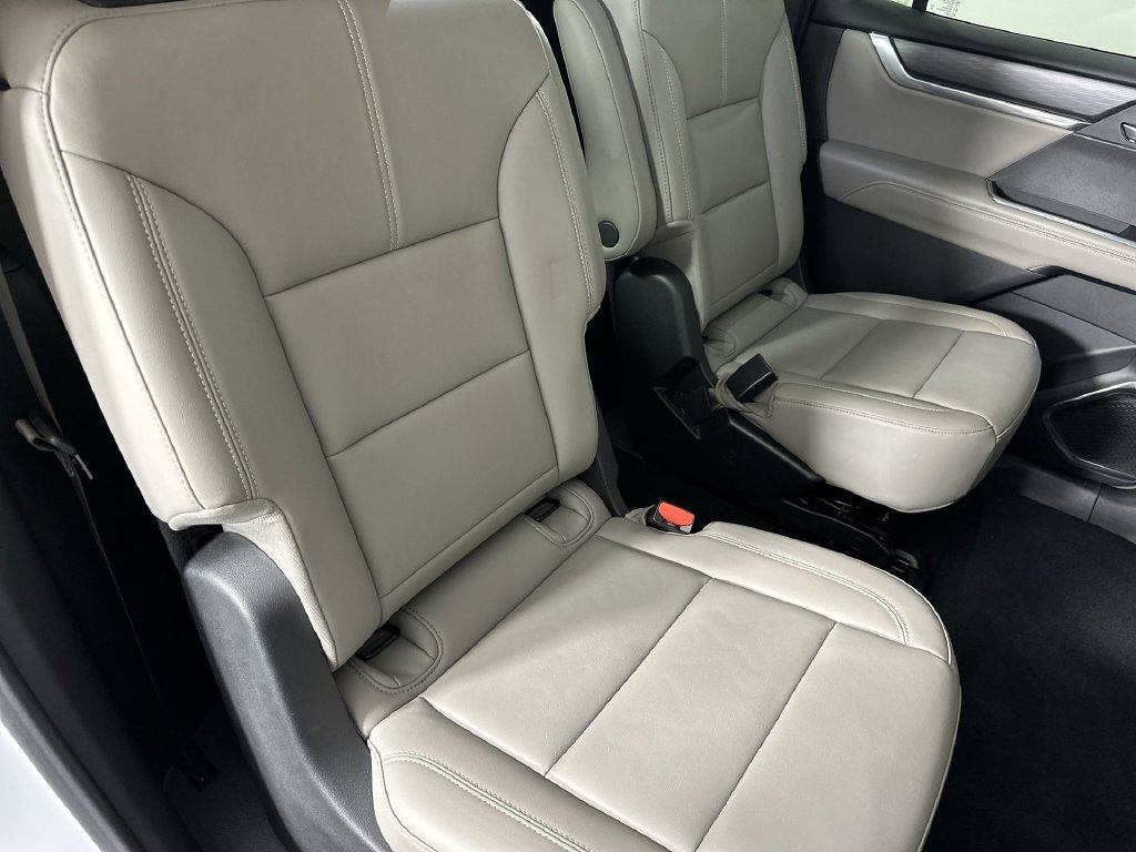 Used 2026 GMC Acadia Elevation w/ Elevation Premium Package FWD image 31
