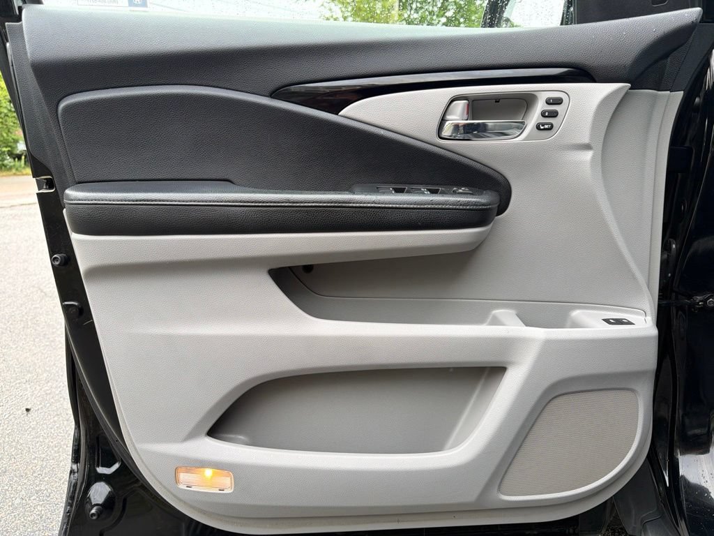 Used 2017 Honda Pilot Elite image 10