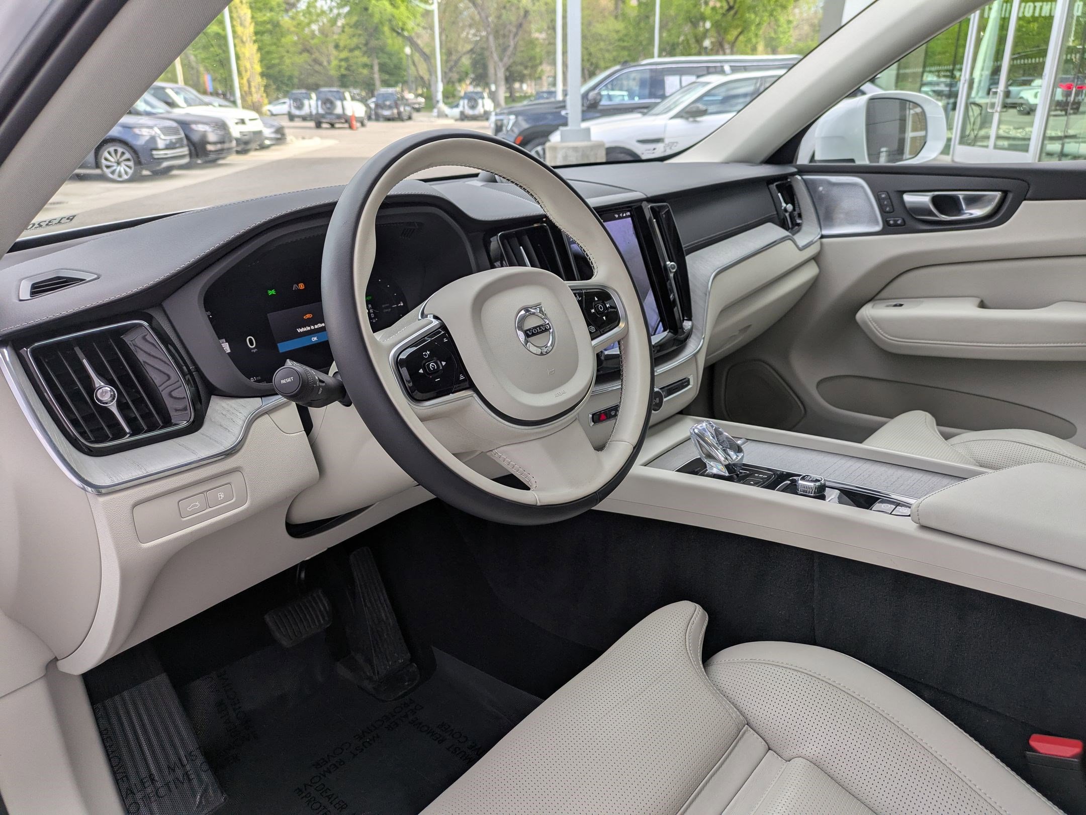 Used 2023 Volvo XC60 T8 Ultimate w/ Climate Package image 14