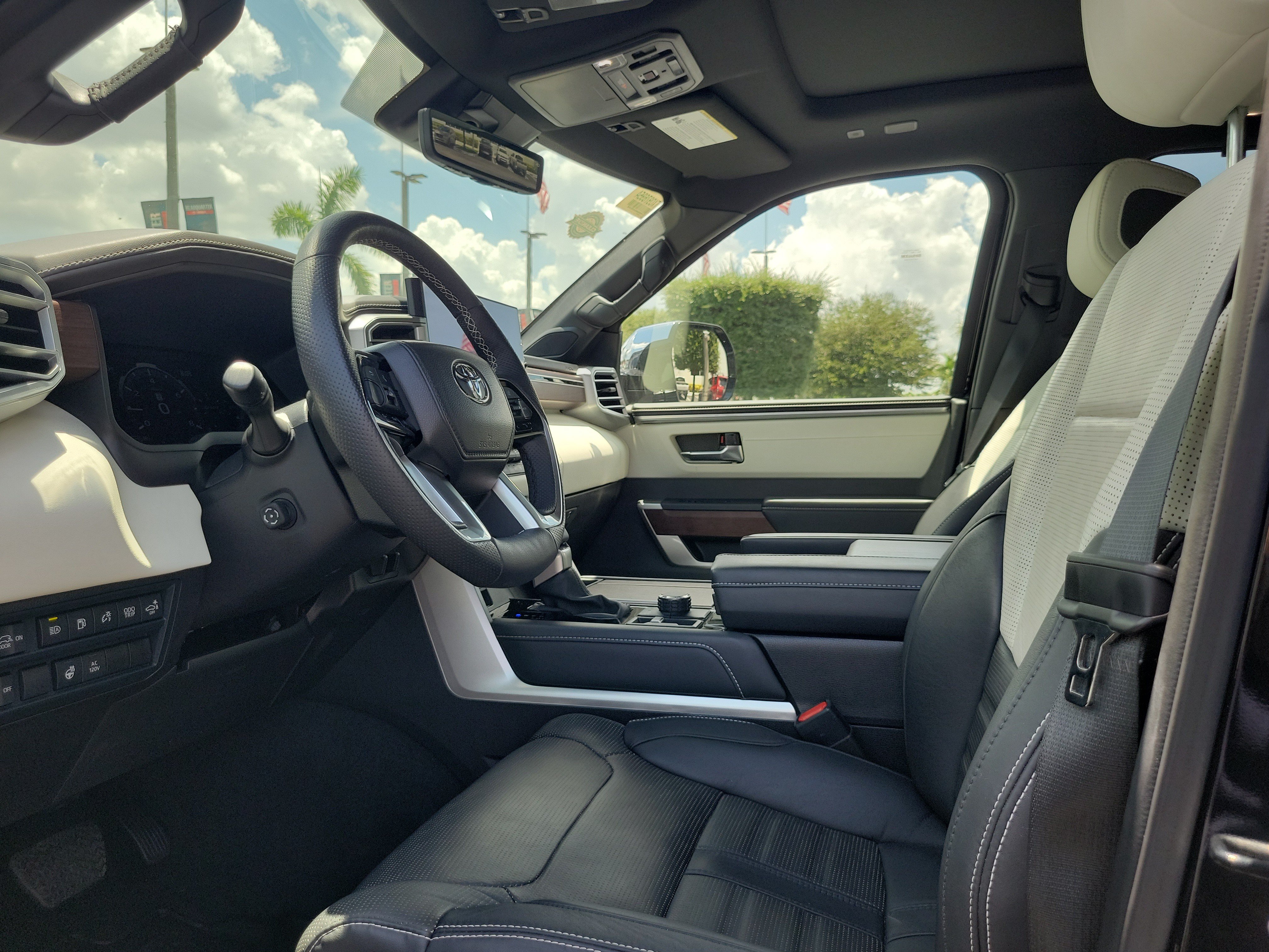 Used 2025 Toyota Sequoia Capstone AWD/4WD image 19