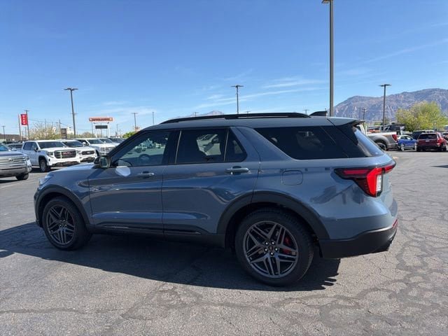 Used 2025 Ford Explorer ST AWD/4WD image 11