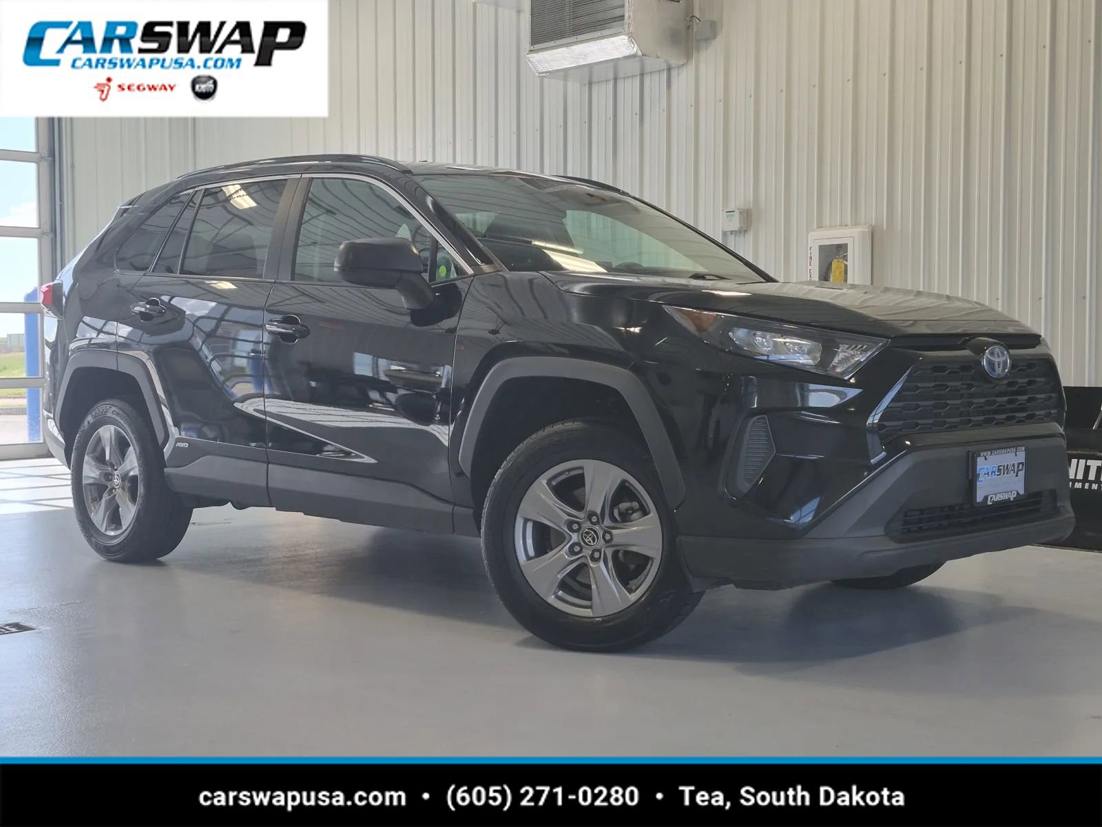 Used 2022 Toyota RAV4 LE AWD/4WD image 1