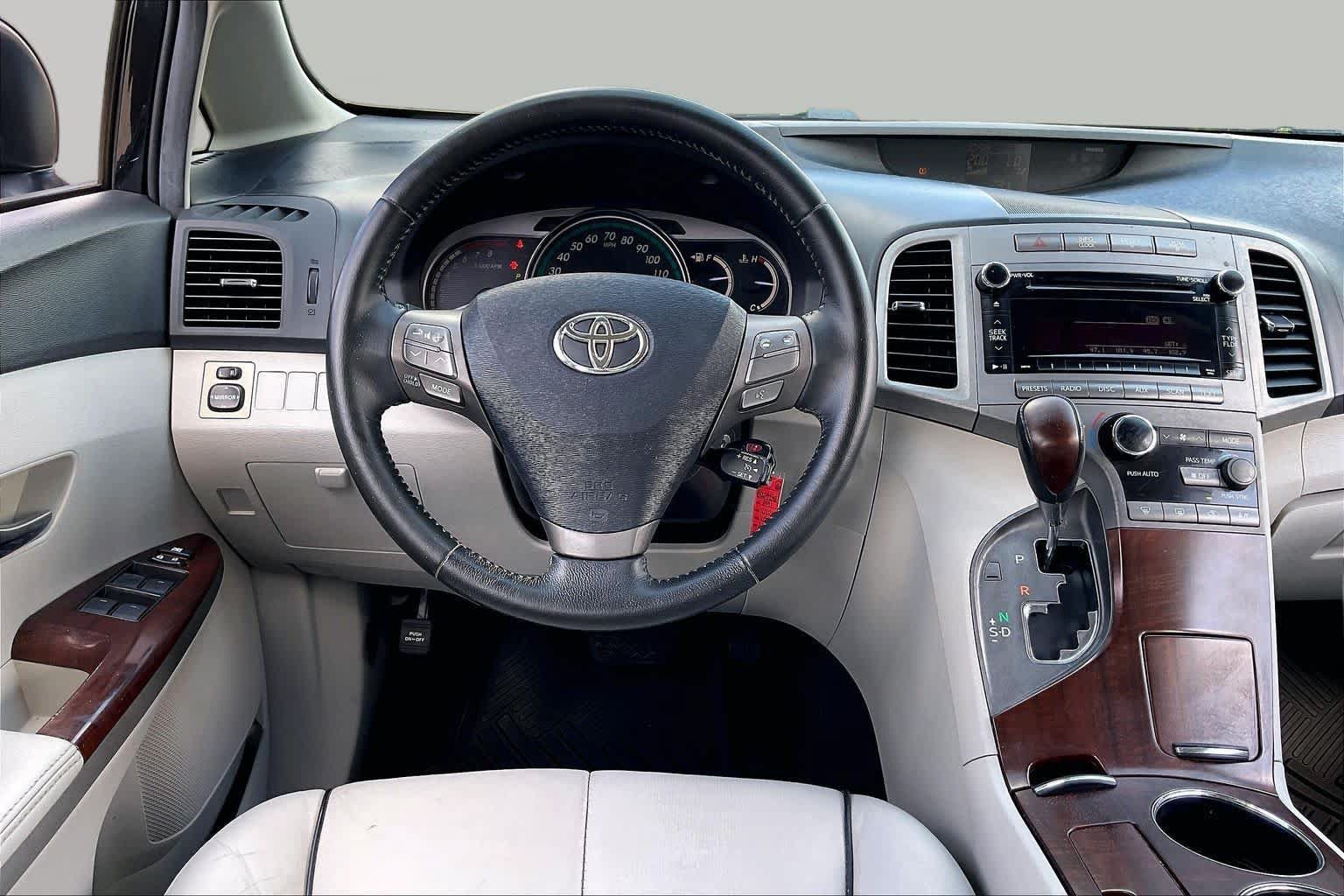 Used 2011 Toyota Venza w/ Leather Pkg FWD image 4