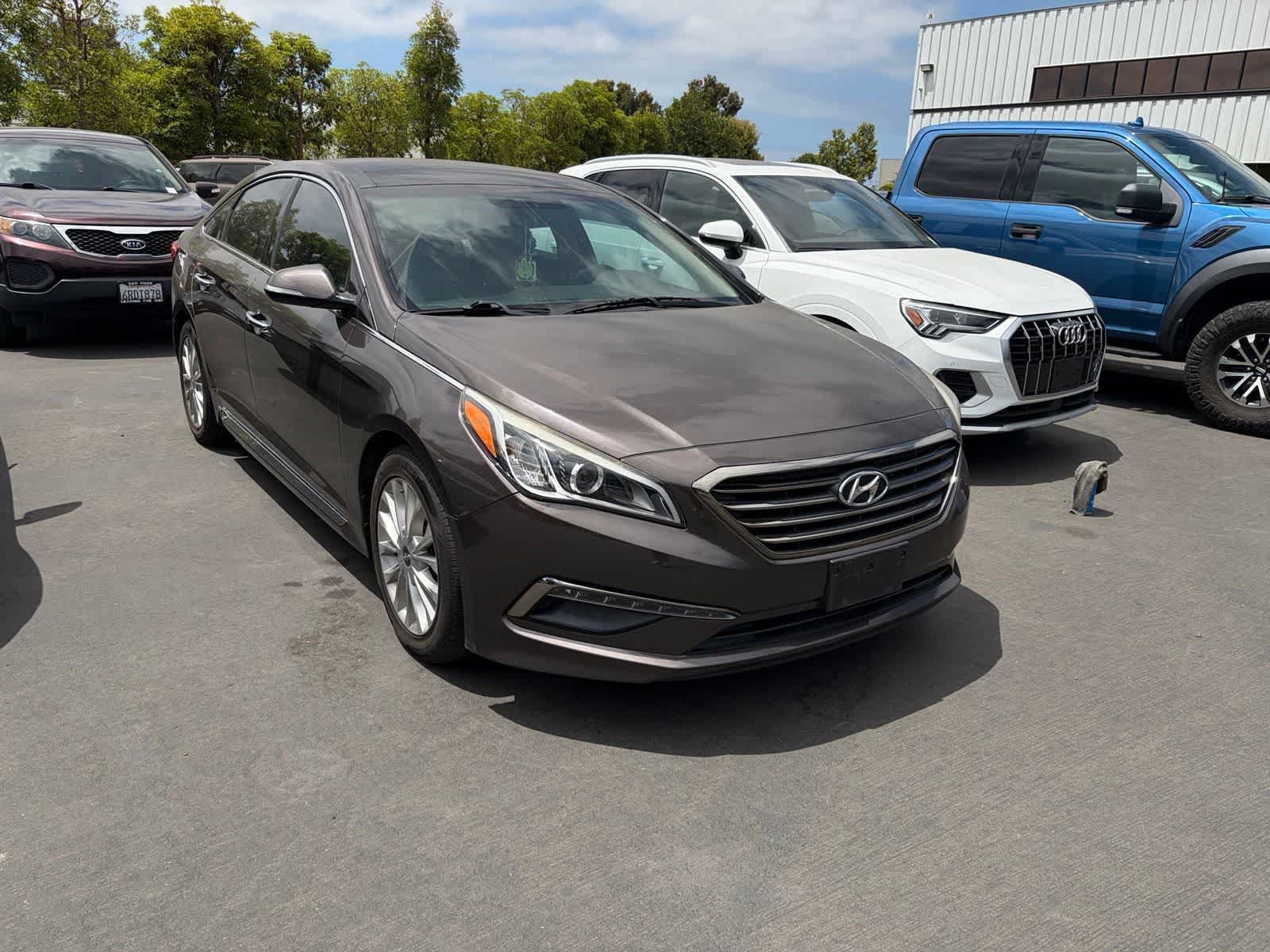 Used 2015 Hyundai Sonata Limited w/ Option Group 05 FWD image 2