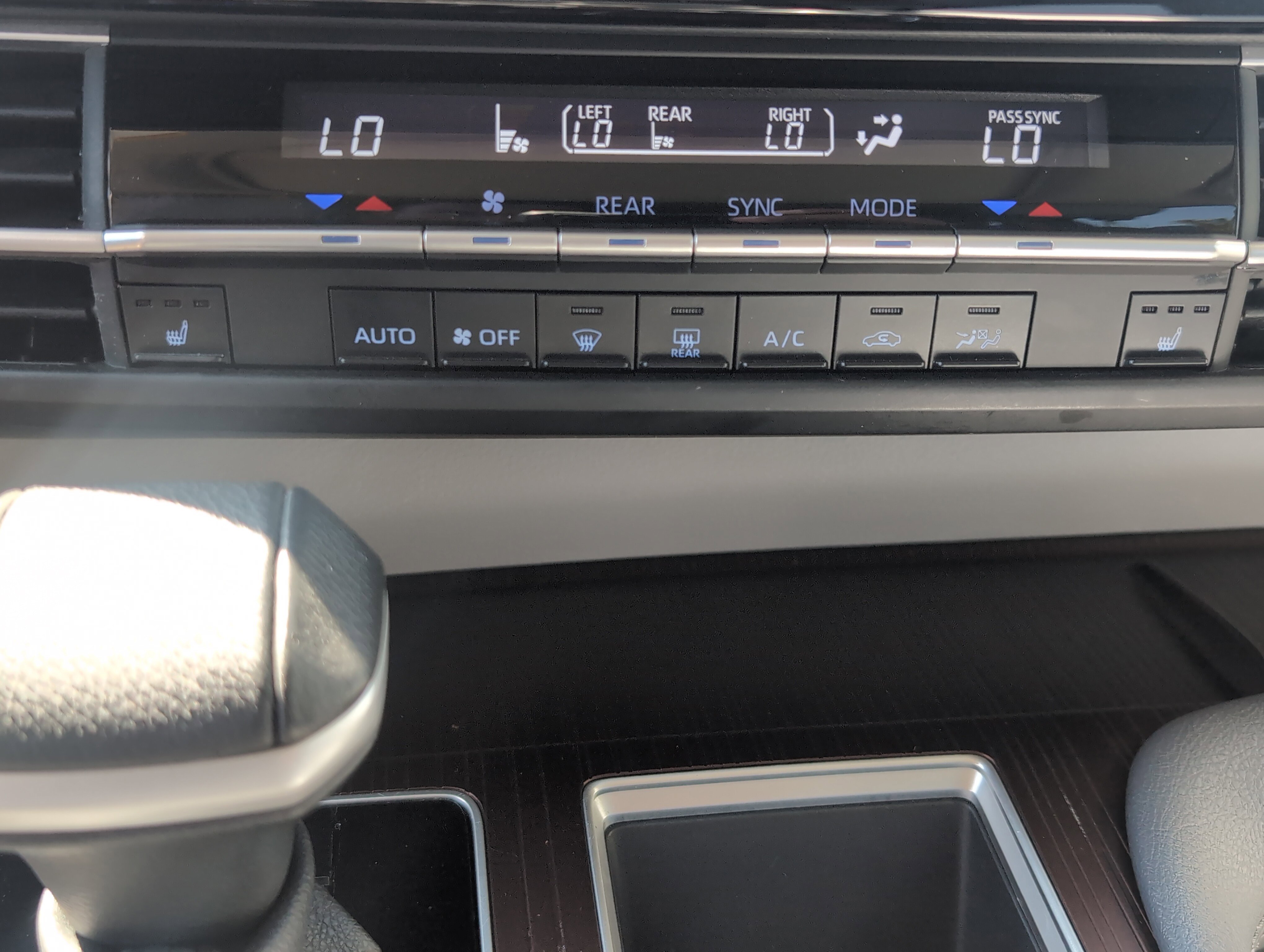 Certified 2024 Toyota Sienna XLE FWD image 38
