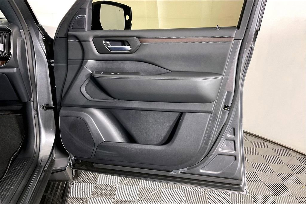New 2026 Nissan Armada SL w/ Captain's Chari Seat Package RWD image 20